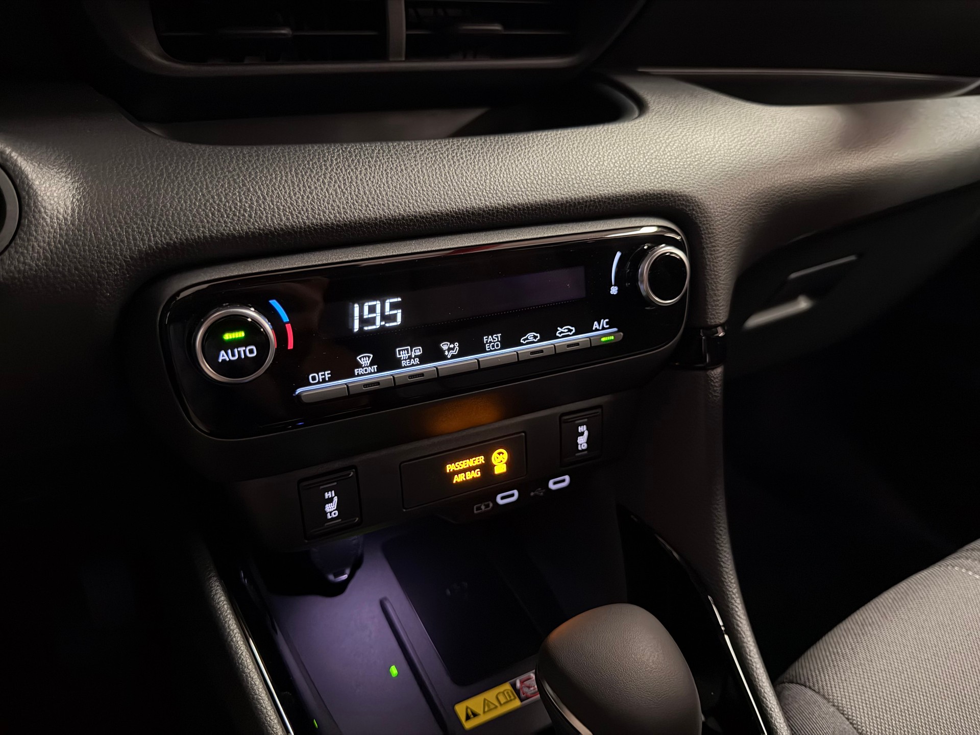 TOYOTA Yaris 1.5 Trend e-CVT-image-19