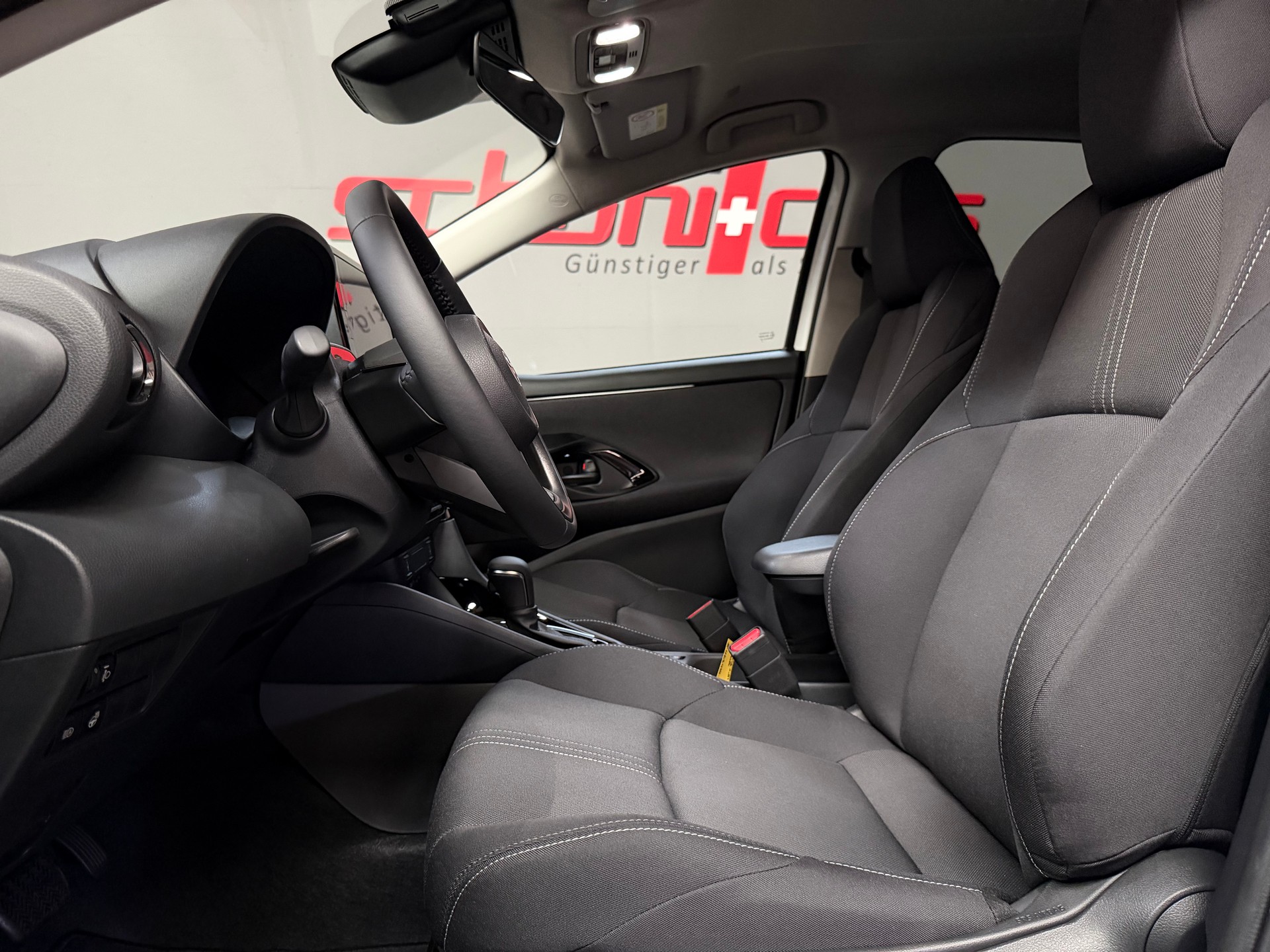 TOYOTA Yaris 1.5 Trend e-CVT-image-11