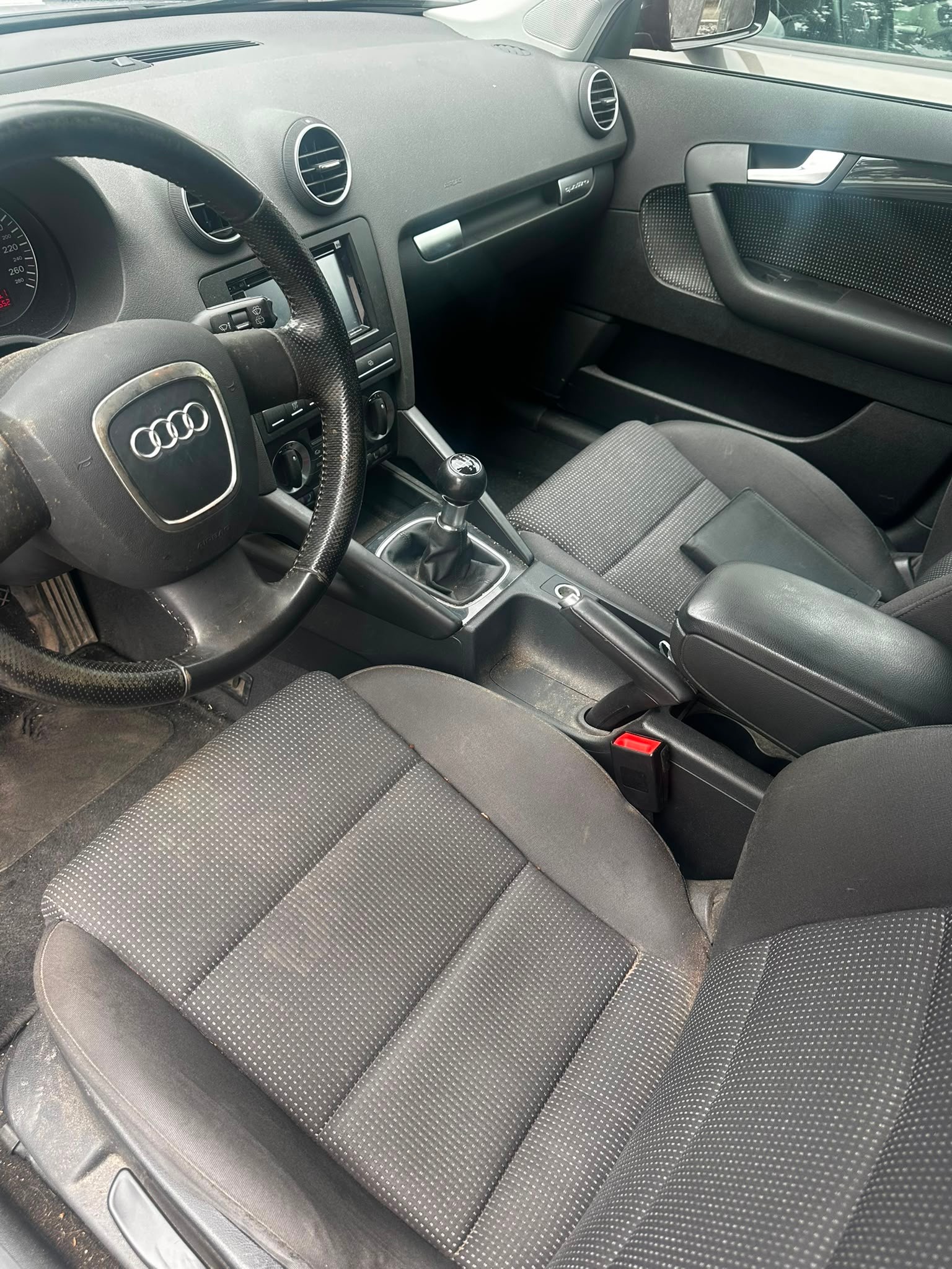 AUDI A3 Sportback 2.0 Turbo FSI Ambition quattro-image-4