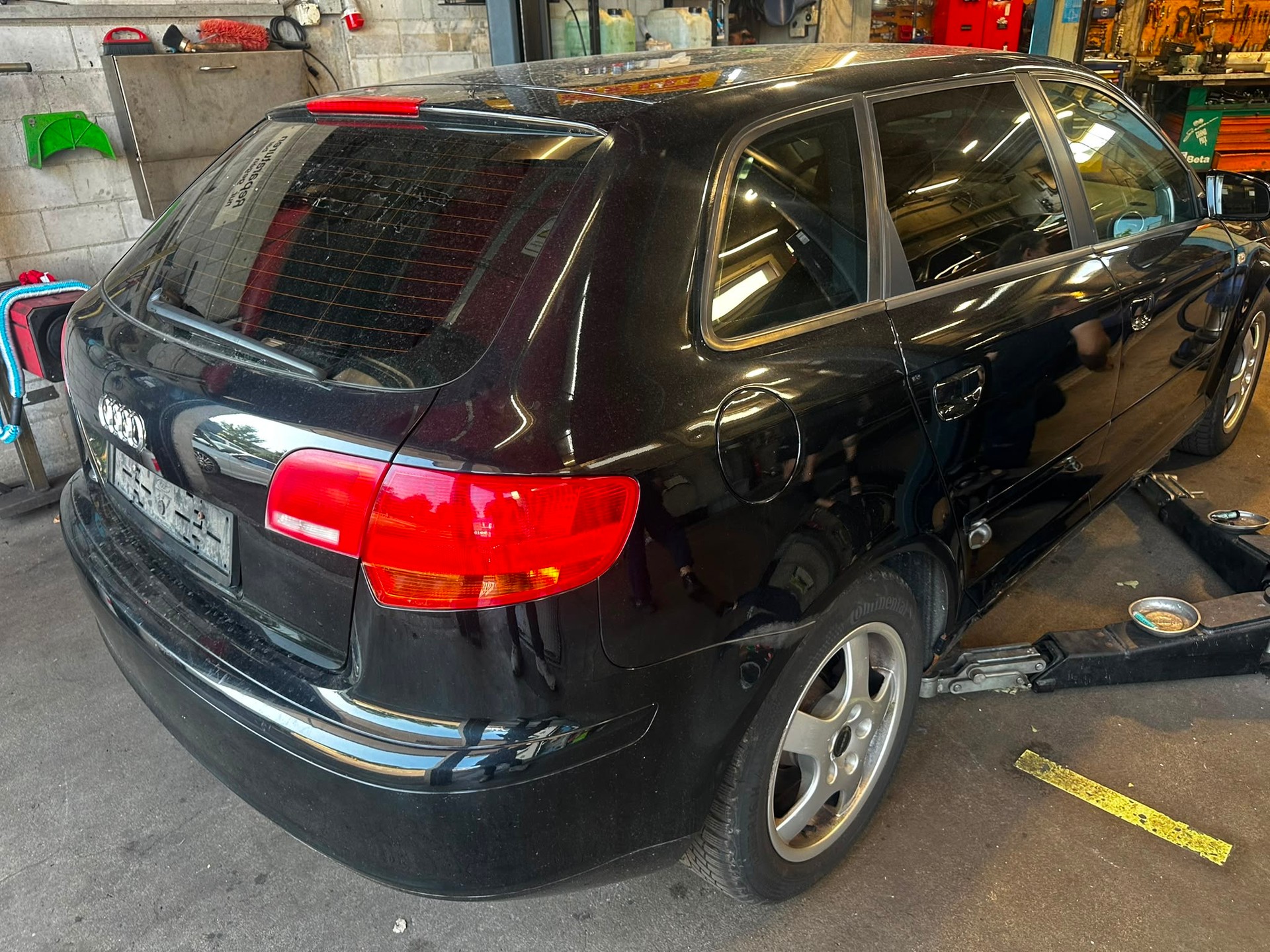 AUDI A3 Sportback 2.0 Turbo FSI Ambition quattro-image-2