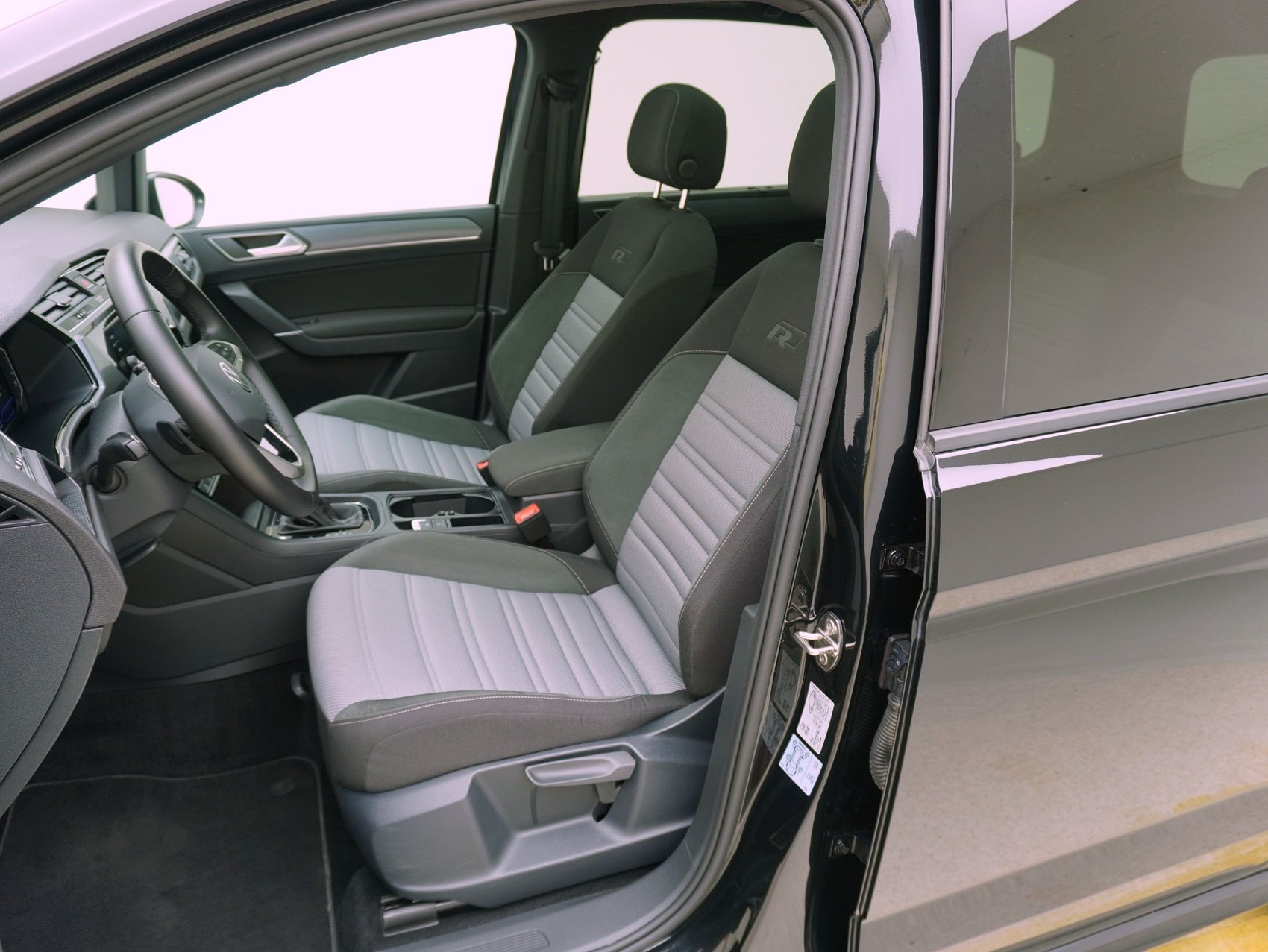 VW Touran 1.5 TSI DSG R-Line Black Style **VW Werksgarantie bis 11/2030**-image-9