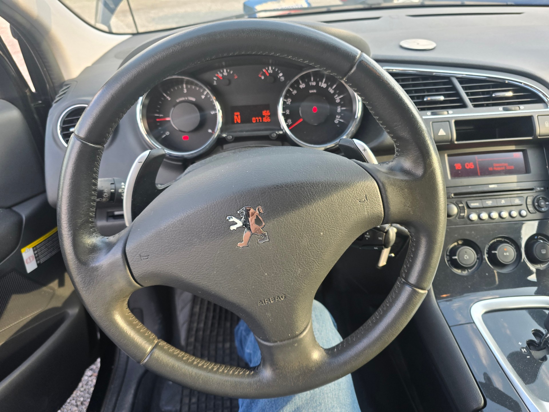PEUGEOT 3008 1.6 HDI Sport EGS6-image-8