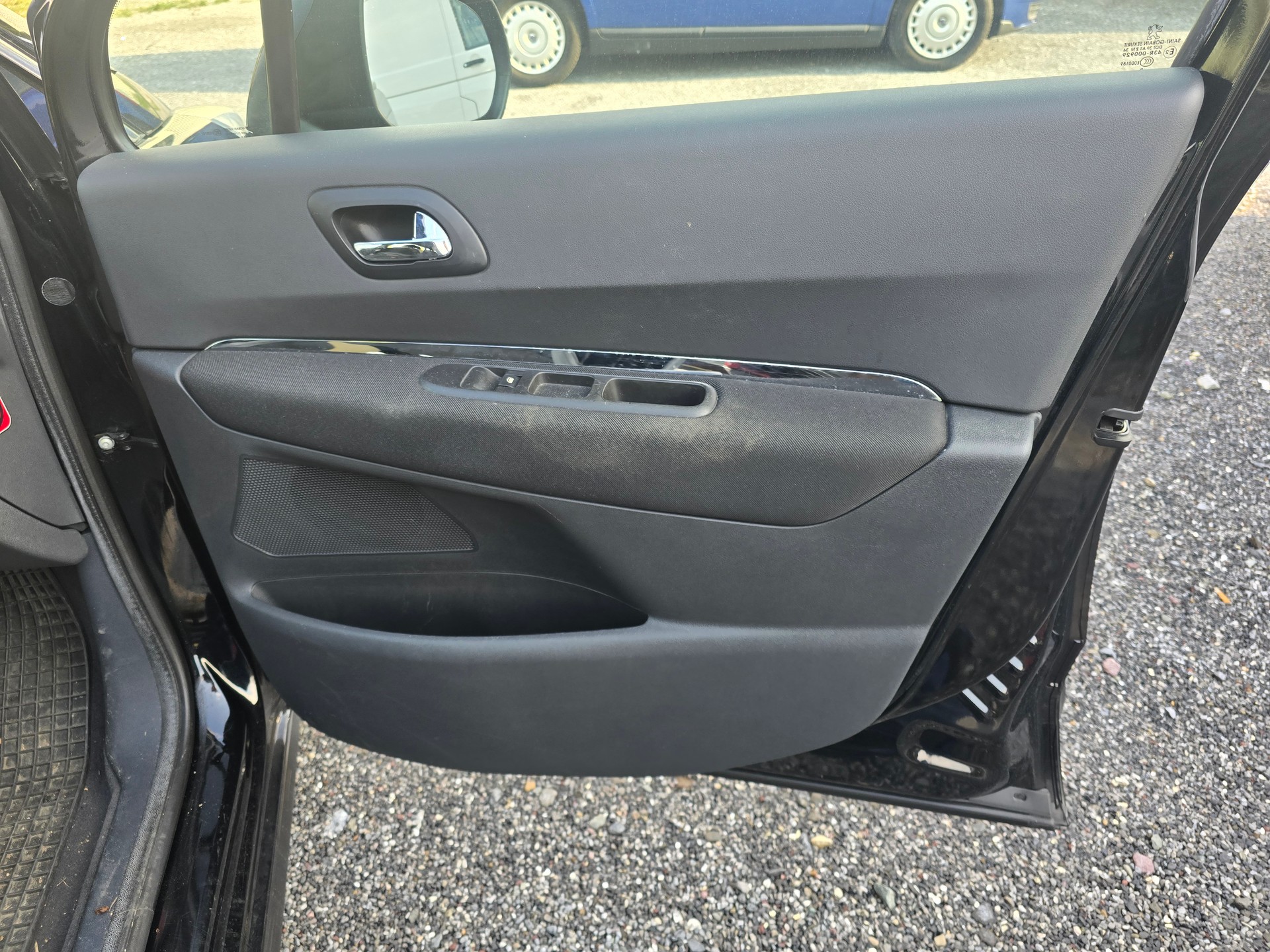 PEUGEOT 3008 1.6 HDI Sport EGS6-image-12