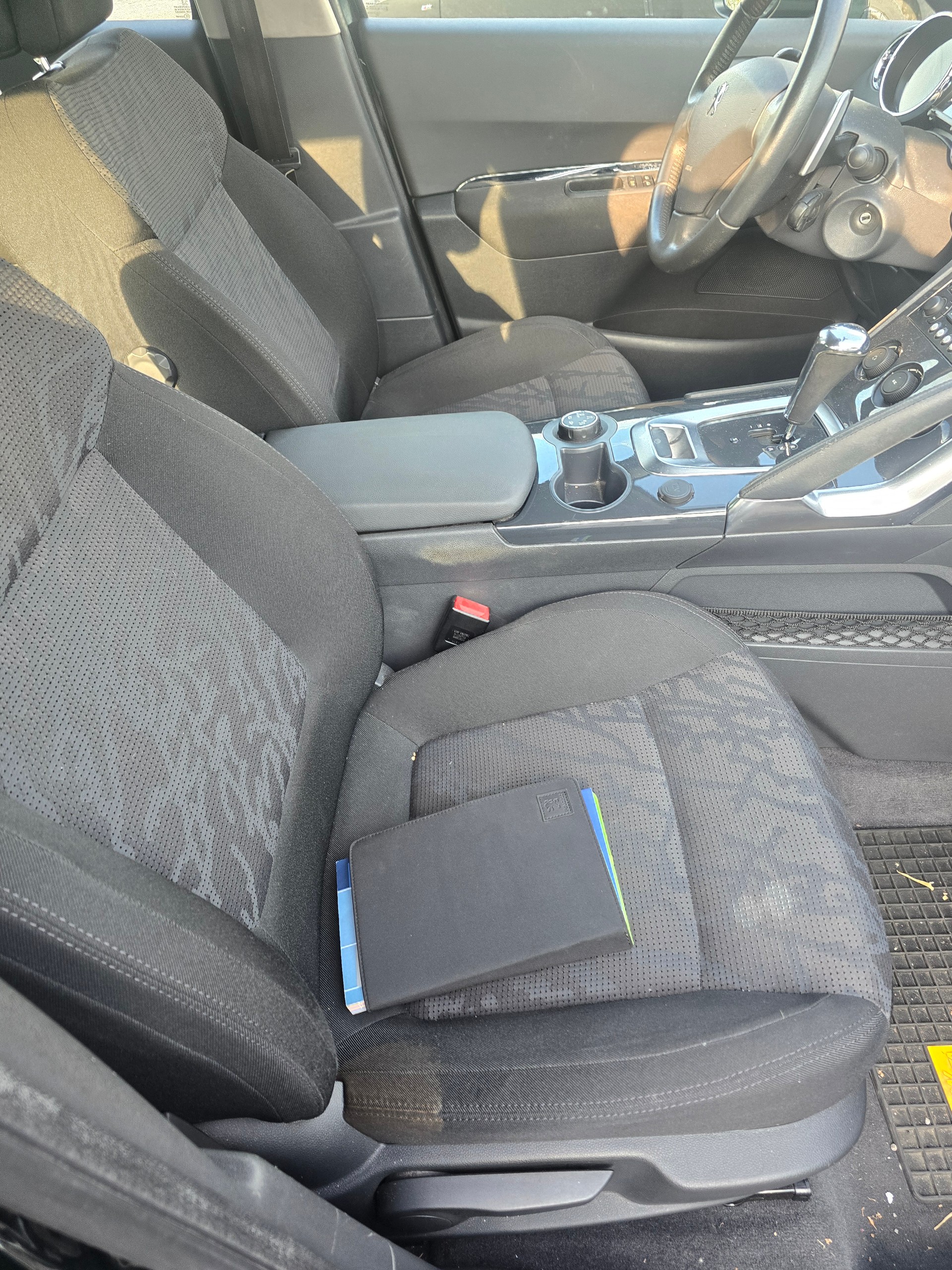 PEUGEOT 3008 1.6 HDI Sport EGS6-image-10