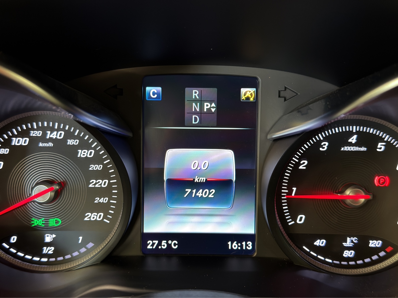 MERCEDES-BENZ C 250 AMG Line-image-13