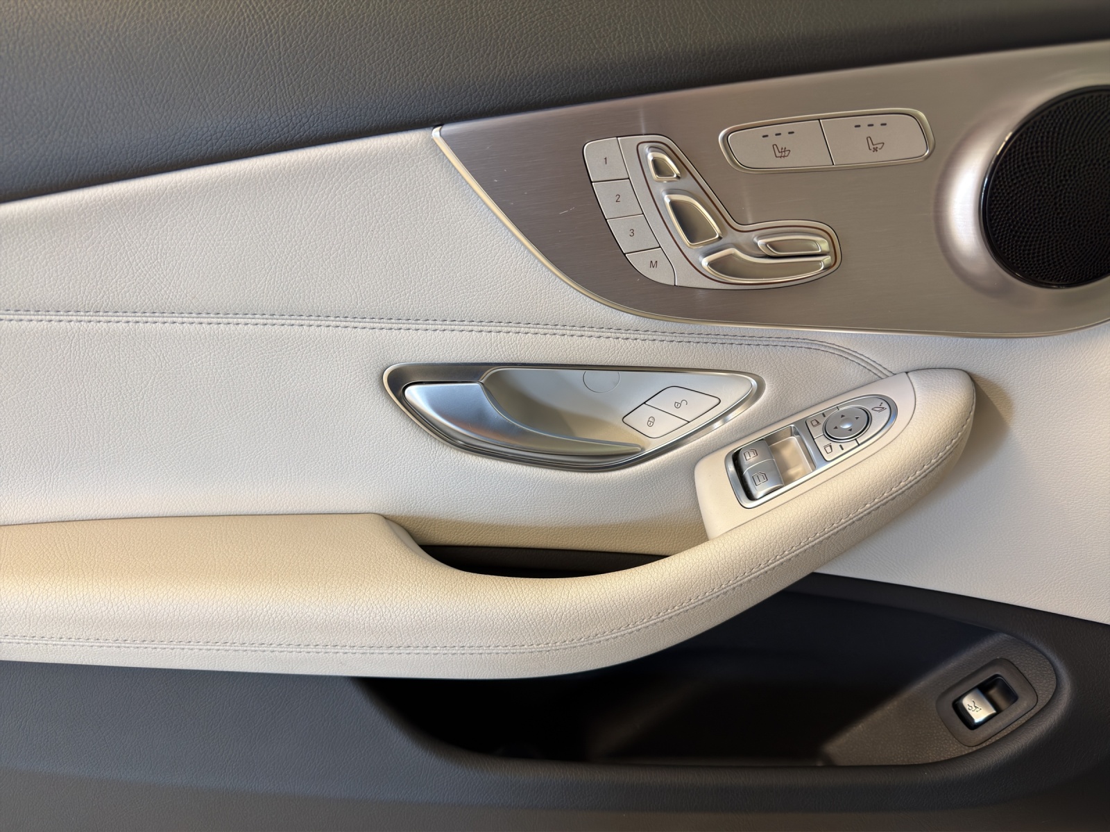 MERCEDES-BENZ C 250 AMG Line-image-8
