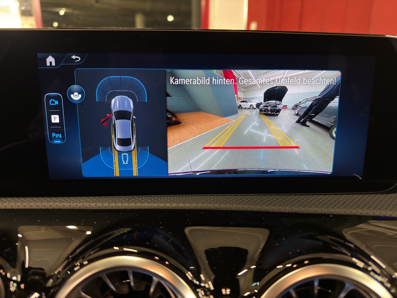 MERCEDES-BENZ CLA 200 - AMG / Rückfahrkamera / Ambiente-Licht-image-15