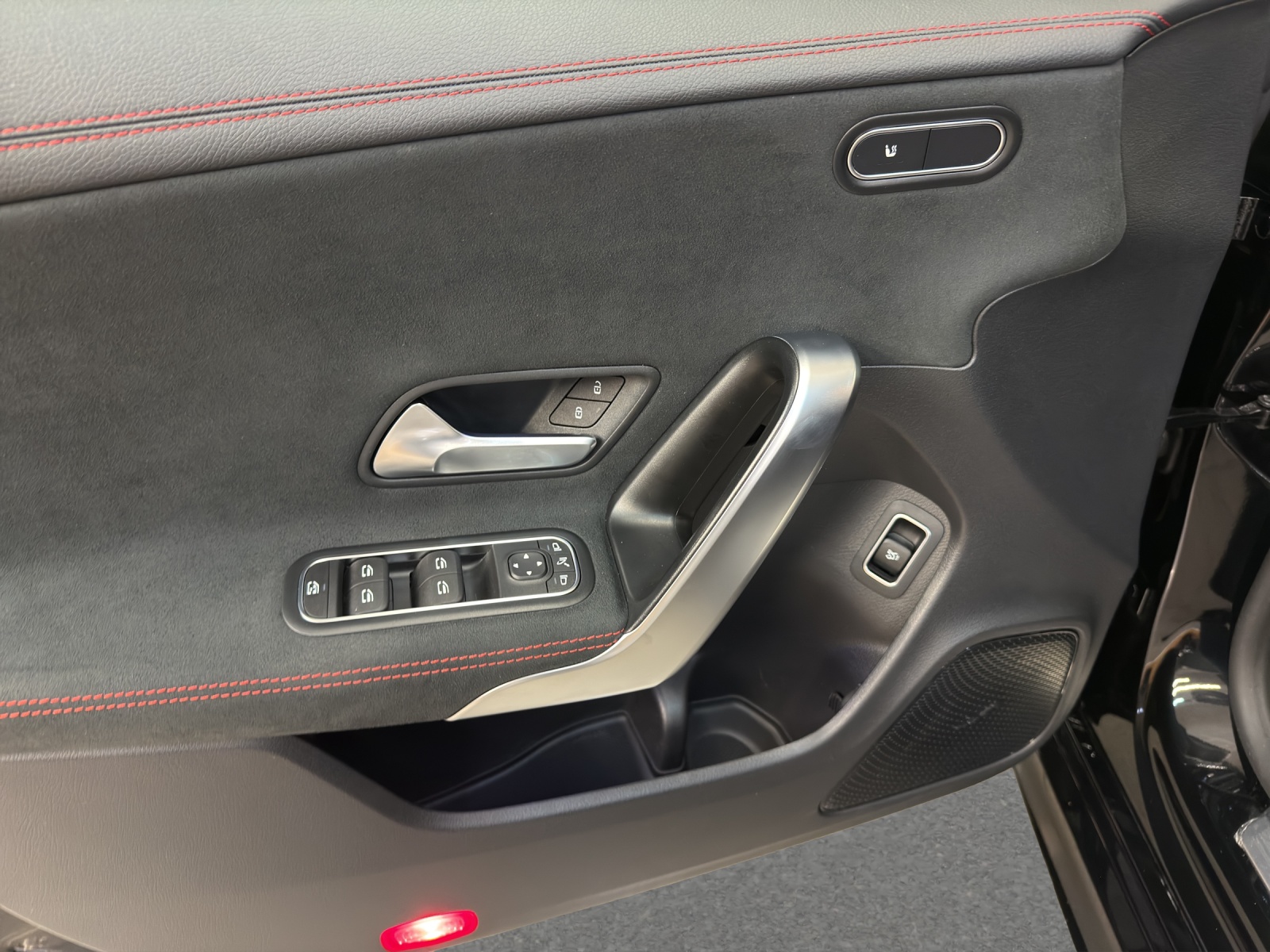 MERCEDES-BENZ CLA 200 - AMG / Rückfahrkamera / Ambiente-Licht-image-12
