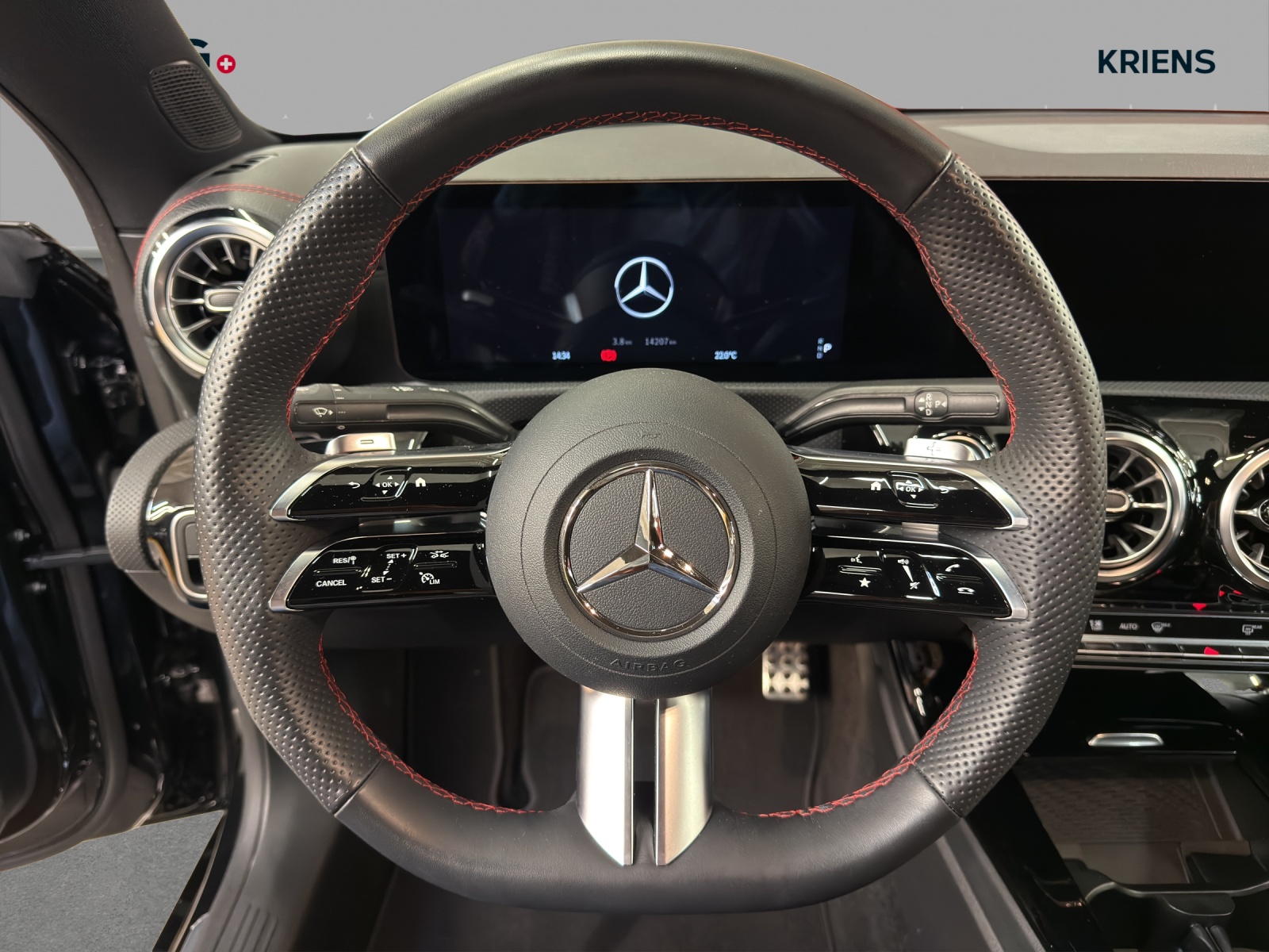 MERCEDES-BENZ CLA 200 - AMG / Rückfahrkamera / Ambiente-Licht-image-9