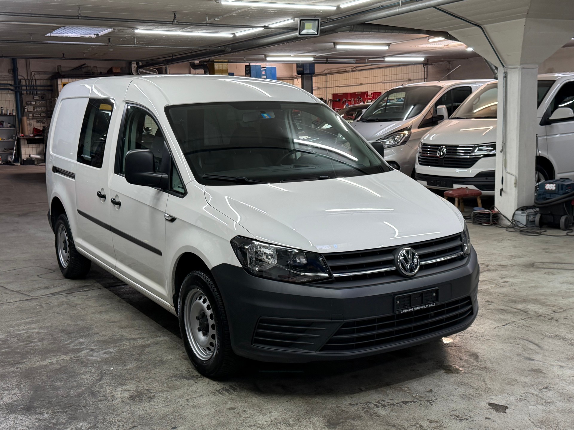 VW Caddy Maxi 2.0TDI BlueMotion Technology-image-3
