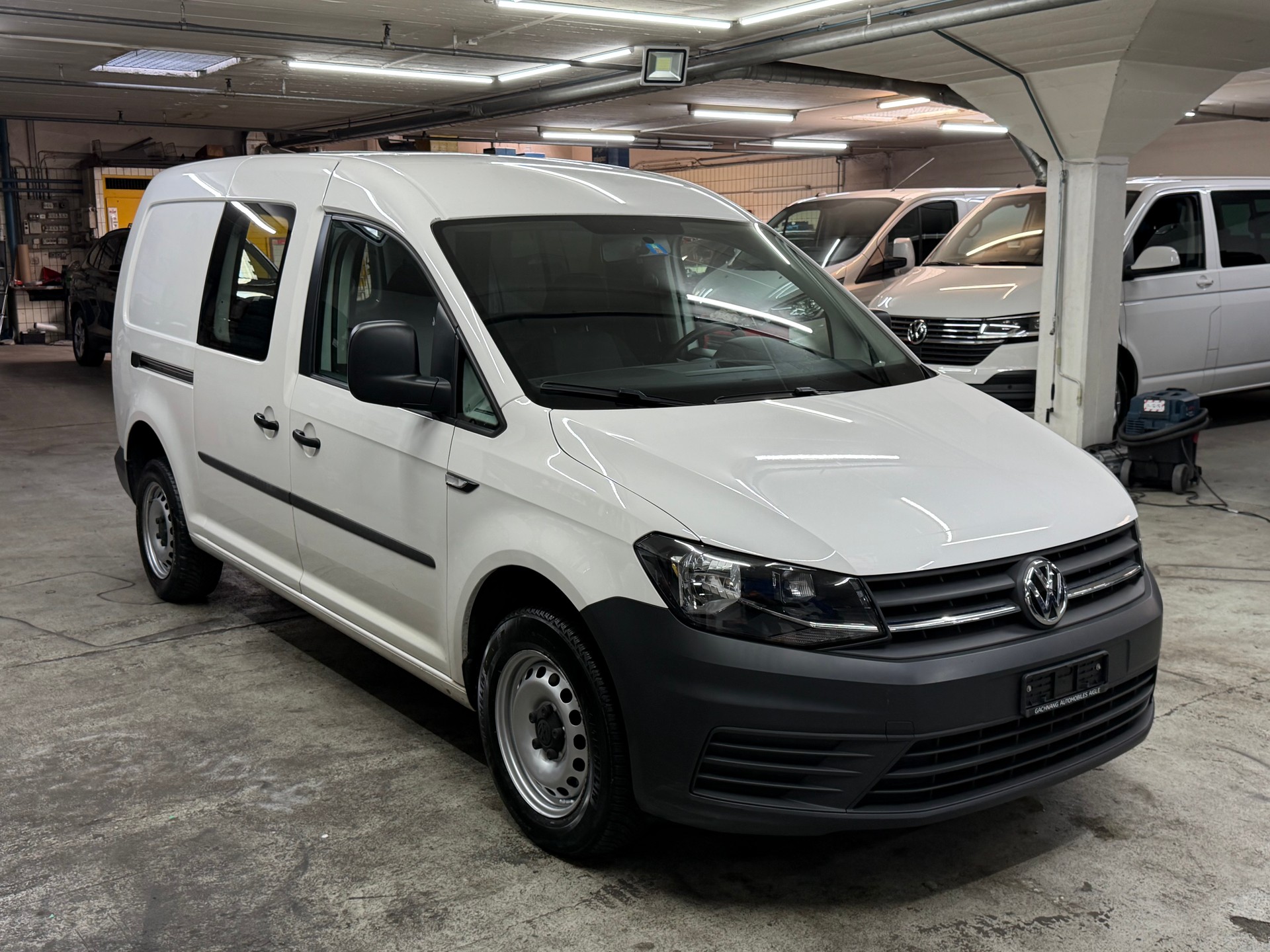 VW Caddy Maxi 2.0TDI BlueMotion Technology-image-8