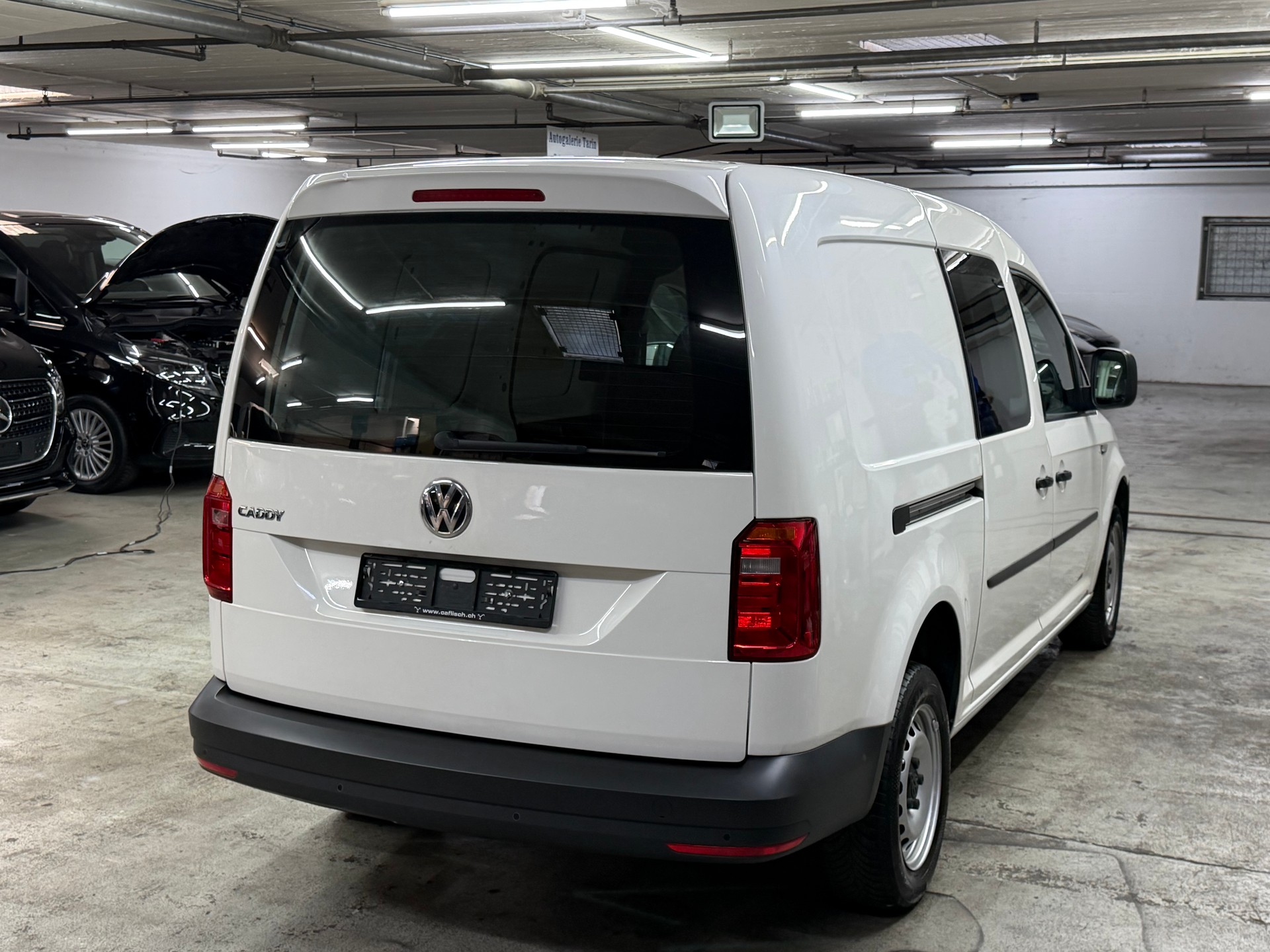 VW Caddy Maxi 2.0TDI BlueMotion Technology-image-6