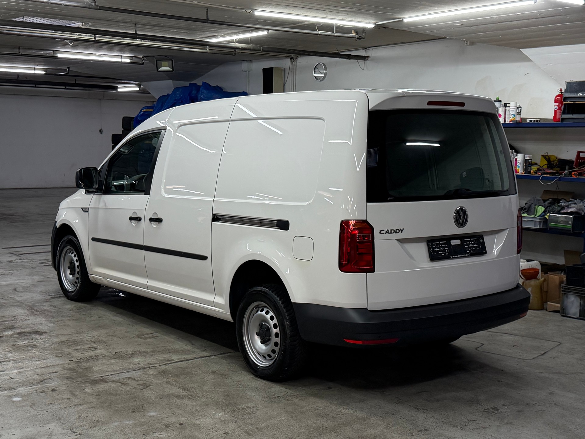 VW Caddy Maxi 2.0TDI BlueMotion Technology-image-5