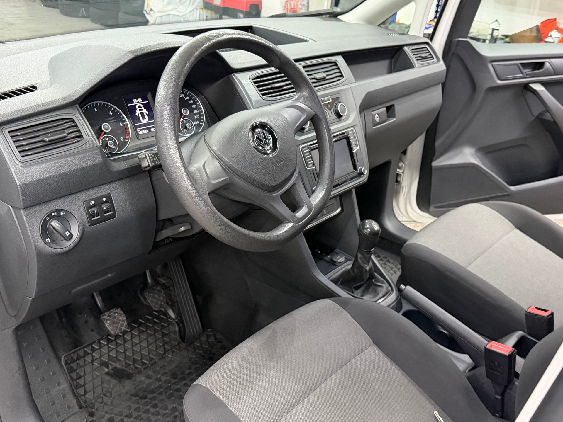 VW Caddy Maxi 2.0TDI BlueMotion Technology-image-13