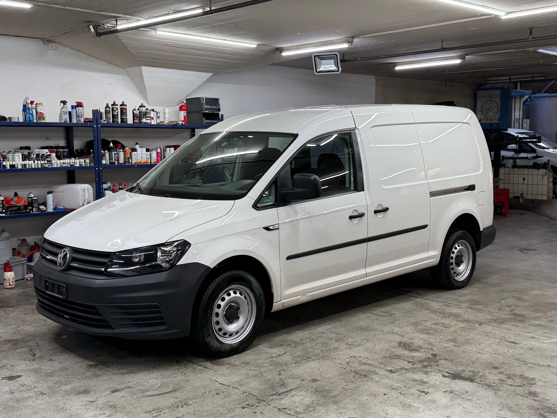 VW Caddy Maxi 2.0TDI BlueMotion Technology-image-2