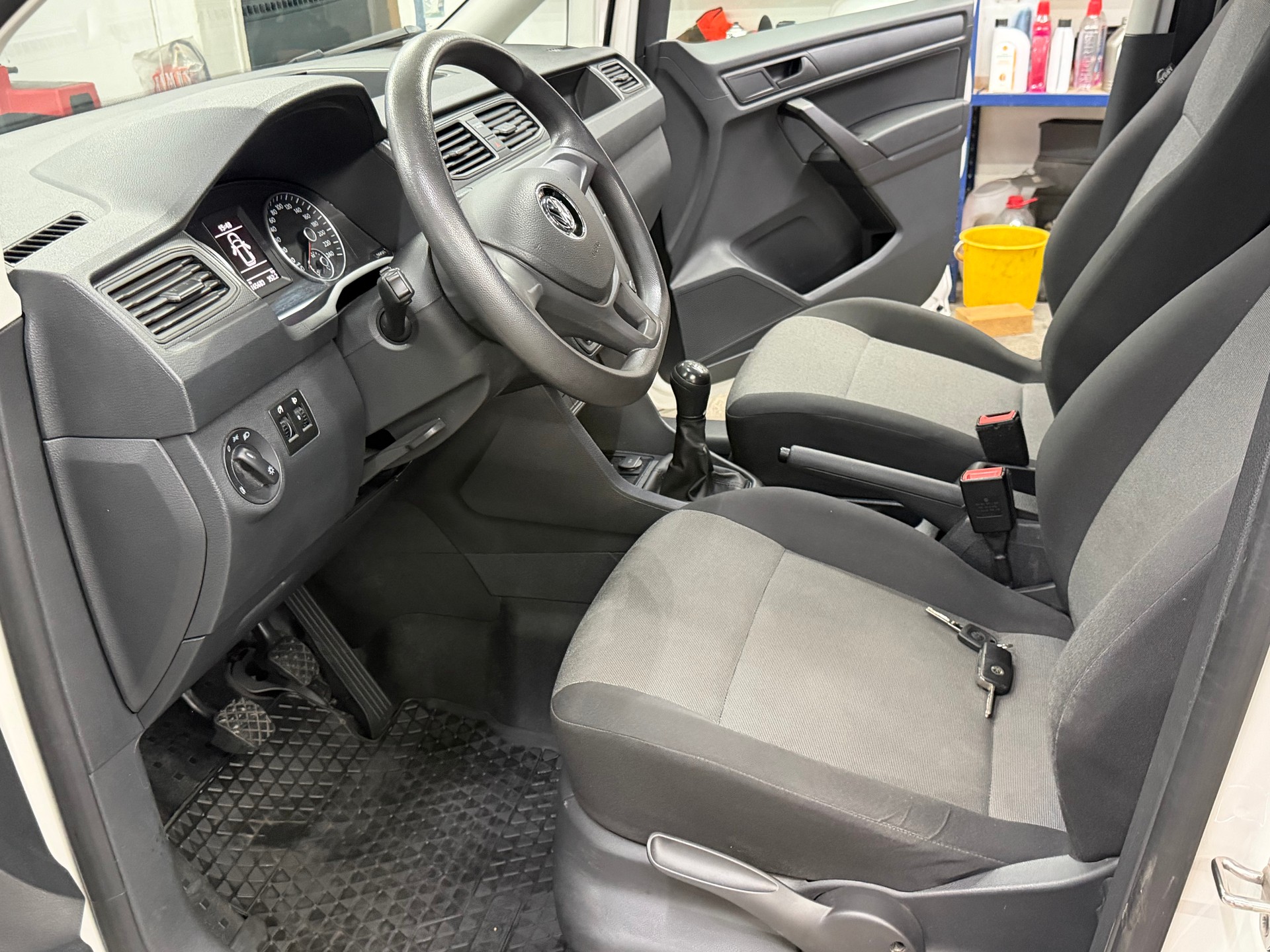 VW Caddy Maxi 2.0TDI BlueMotion Technology-image-15