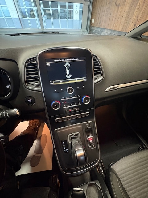RENAULT Scénic 1.3 16V Turbo Zen EDC-image-8