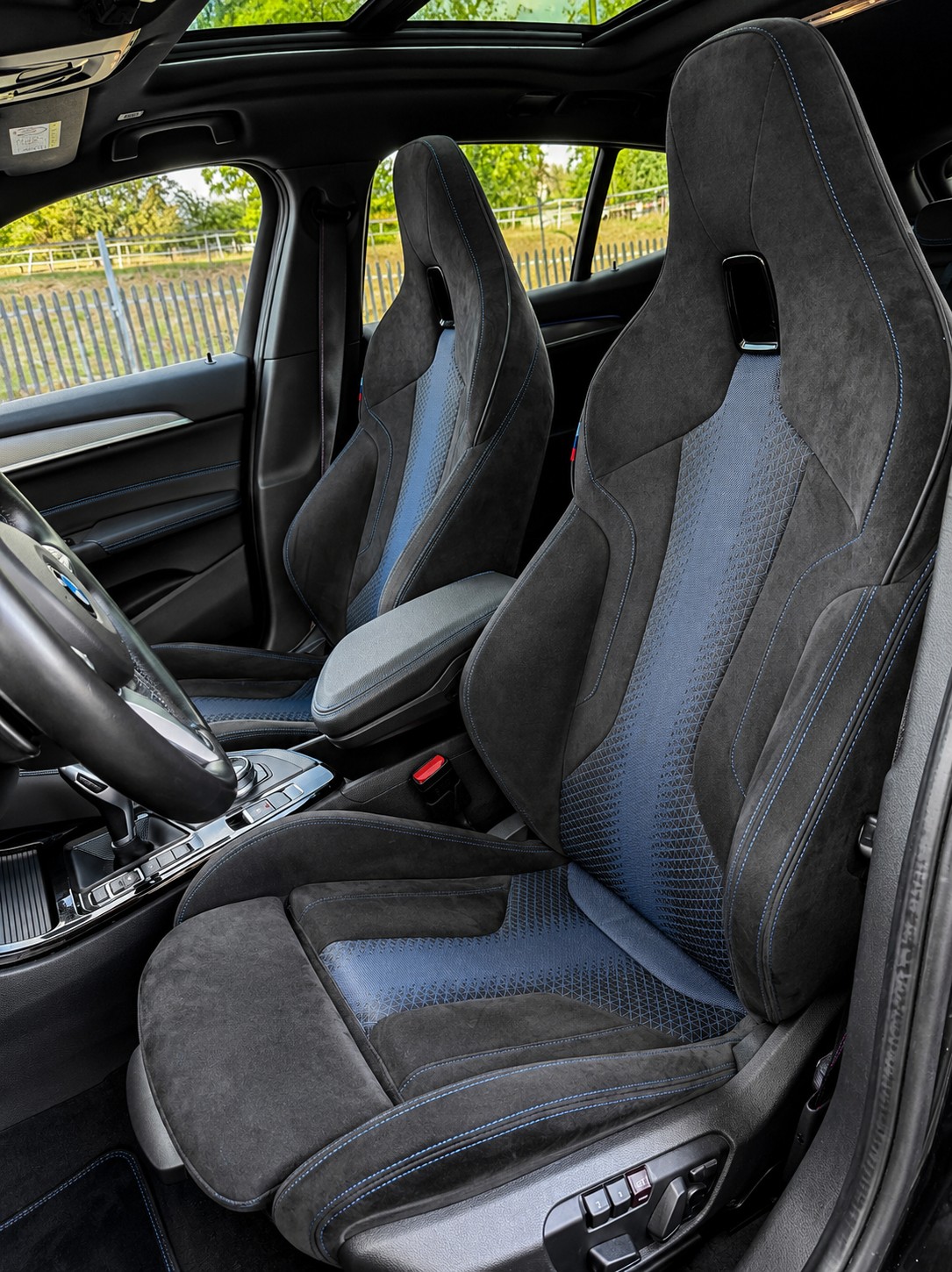 BMW X2 M35i Steptronic / CH-Fahrzeug / 36 Monate Garantie exkl. / Gratis Service / 8 Fach / M-Sportsitze / Harman Kardon / Panorama-image-10