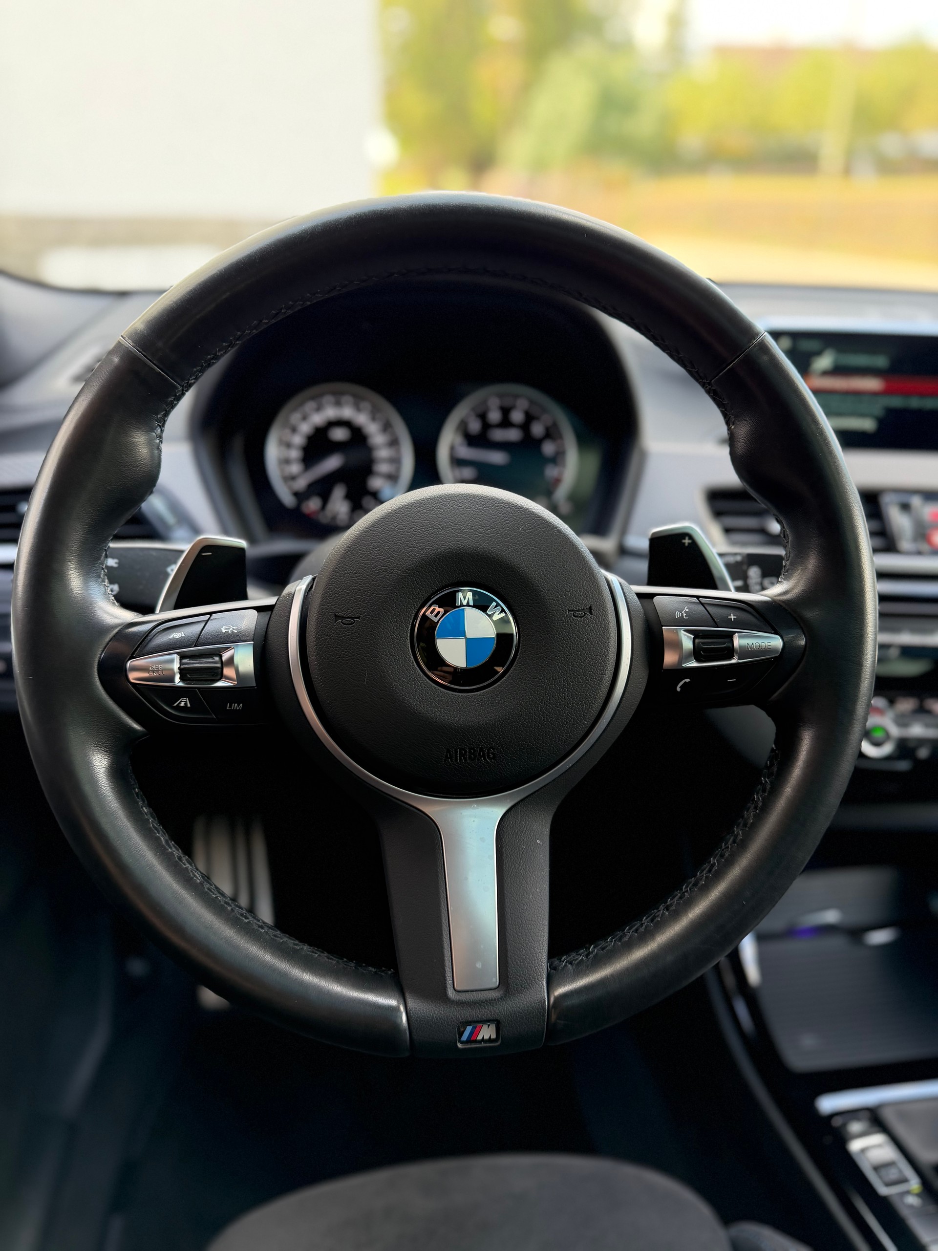 BMW X2 M35i Steptronic / CH-Fahrzeug / 36 Monate Garantie exkl. / Gratis Service / 8 Fach / M-Sportsitze / Harman Kardon / Panorama-image-12