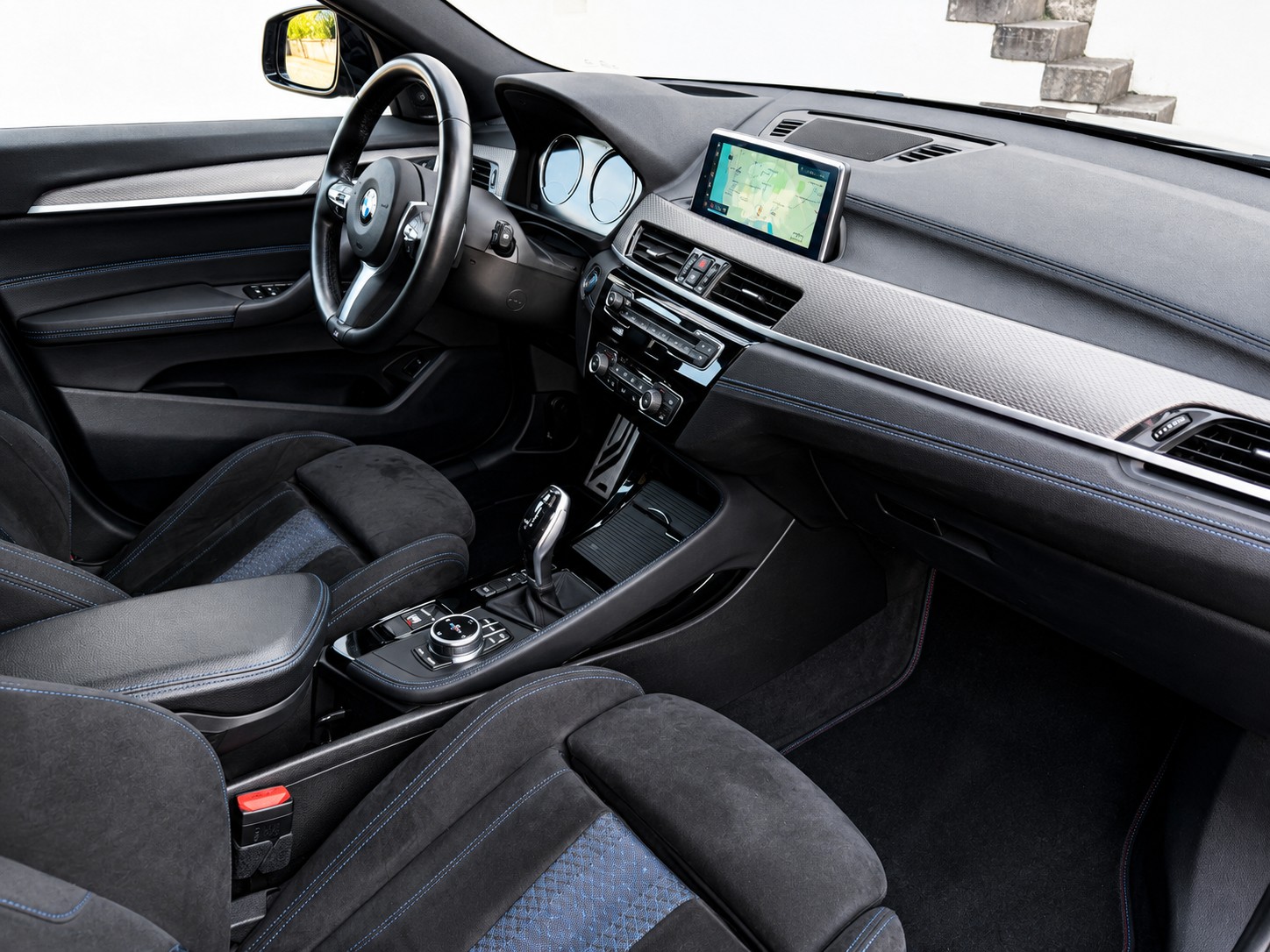 BMW X2 M35i Steptronic / CH-Fahrzeug / 36 Monate Garantie exkl. / Gratis Service / 8 Fach / M-Sportsitze / Harman Kardon / Panorama-image-9