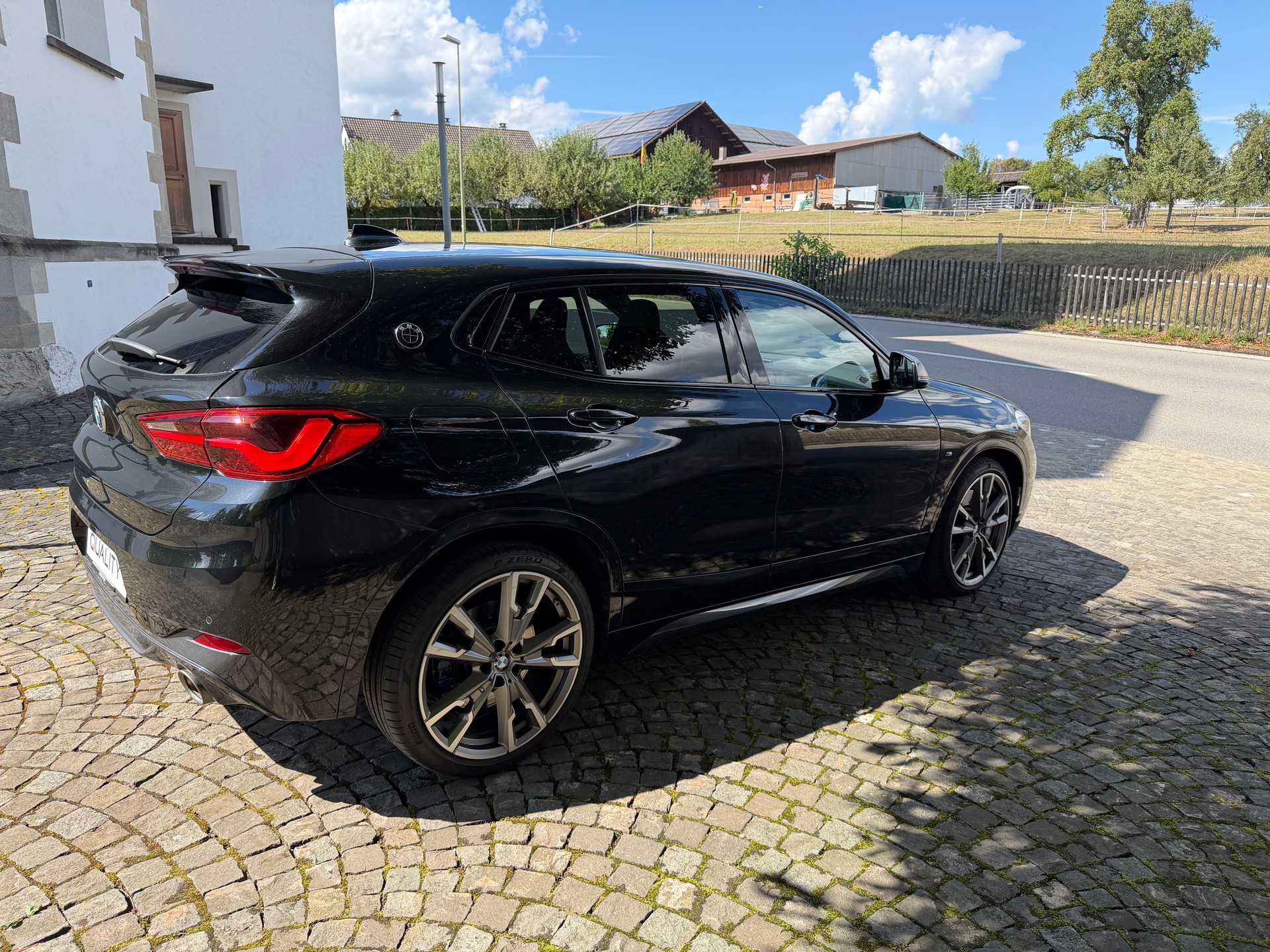 BMW X2 M35i Steptronic / CH-Fahrzeug / 36 Monate Garantie exkl. / Gratis Service / 8 Fach / M-Sportsitze / Harman Kardon / Panorama-image-3