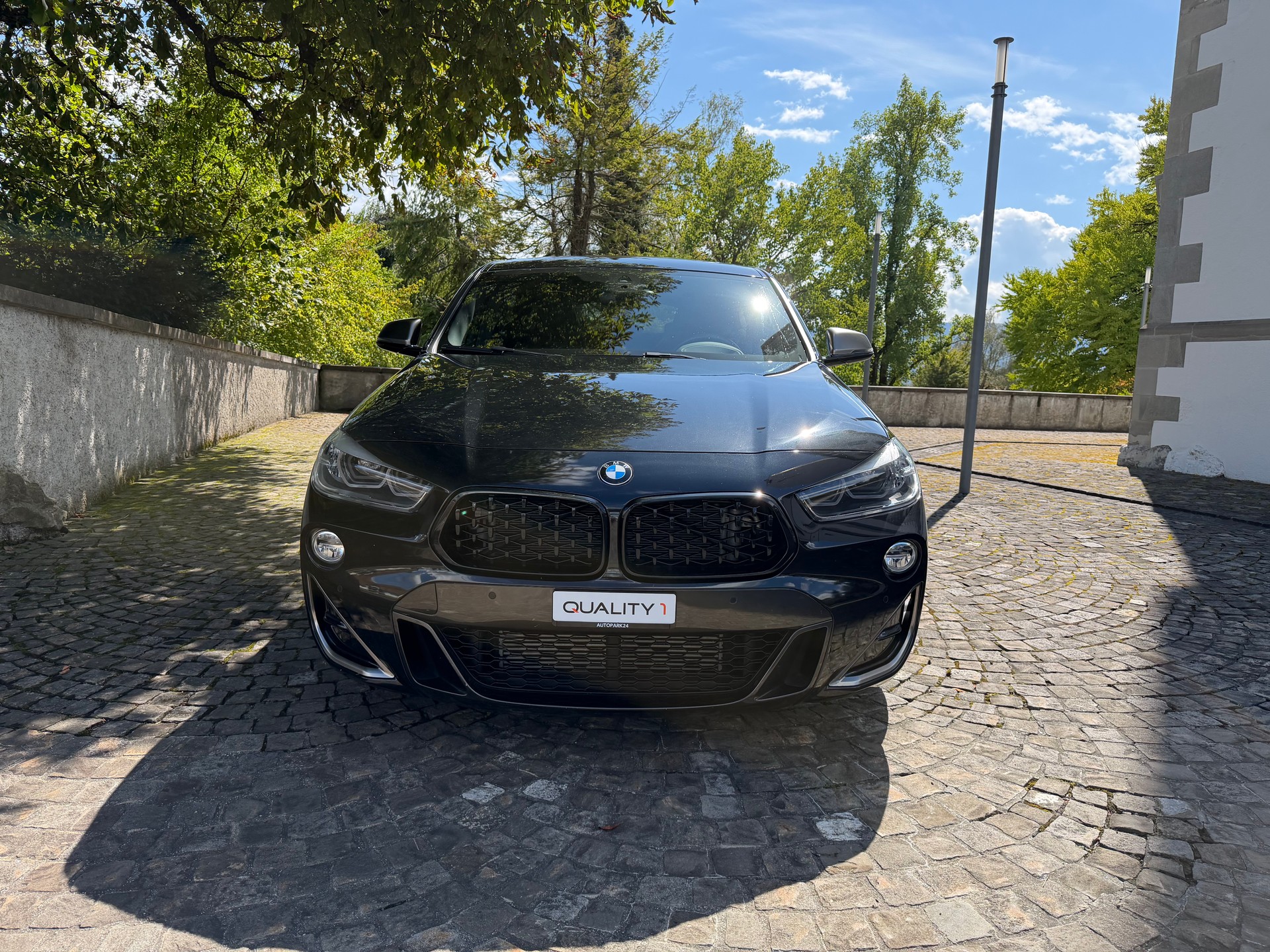 BMW X2 M35i Steptronic / CH-Fahrzeug / 36 Monate Garantie exkl. / Gratis Service / 8 Fach / M-Sportsitze / Harman Kardon / Panorama-image-1