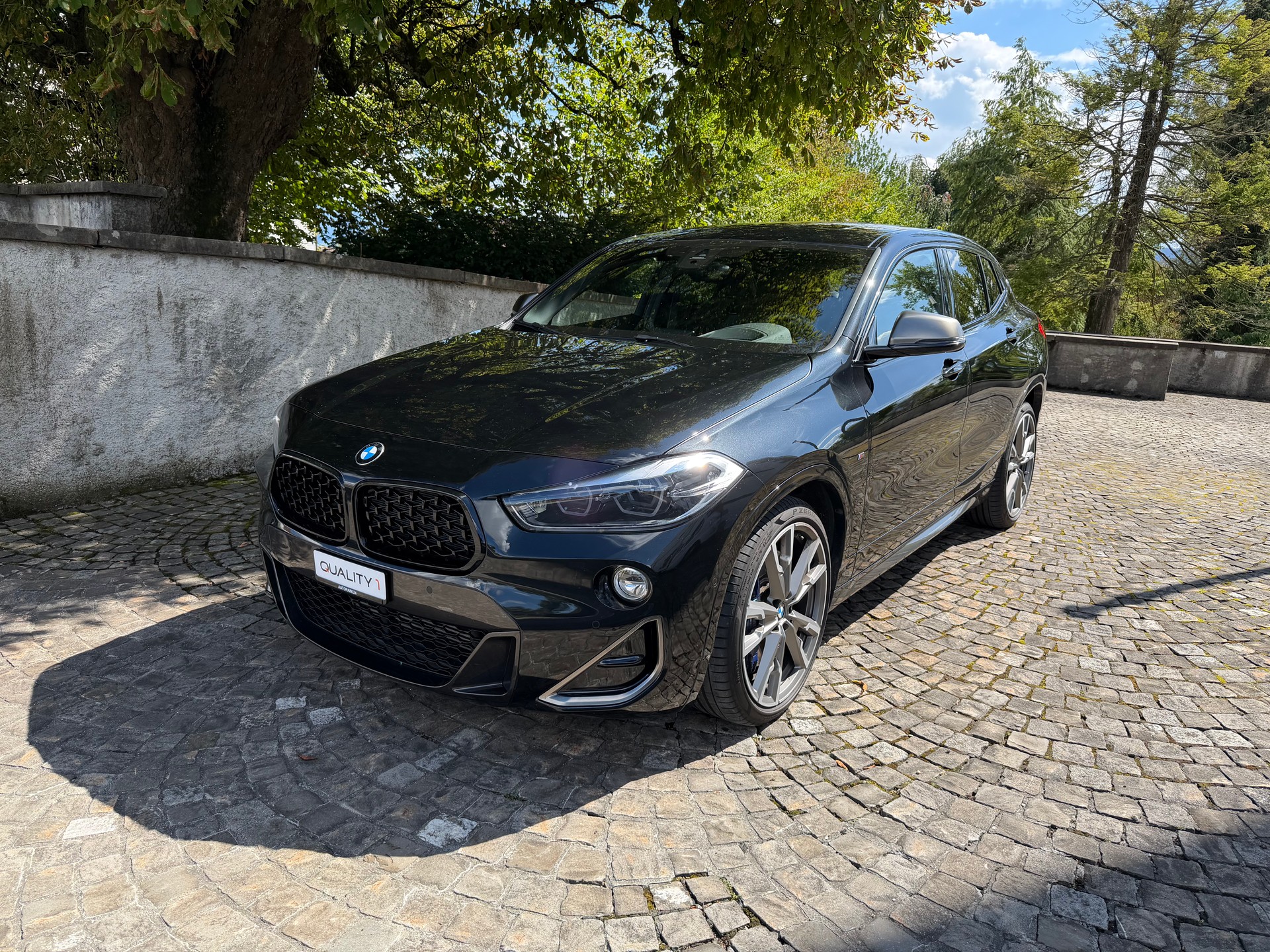 BMW X2 M35i Steptronic / CH-Fahrzeug / 36 Monate Garantie exkl. / Gratis Service / 8 Fach / M-Sportsitze / Harman Kardon / Panorama-image-0