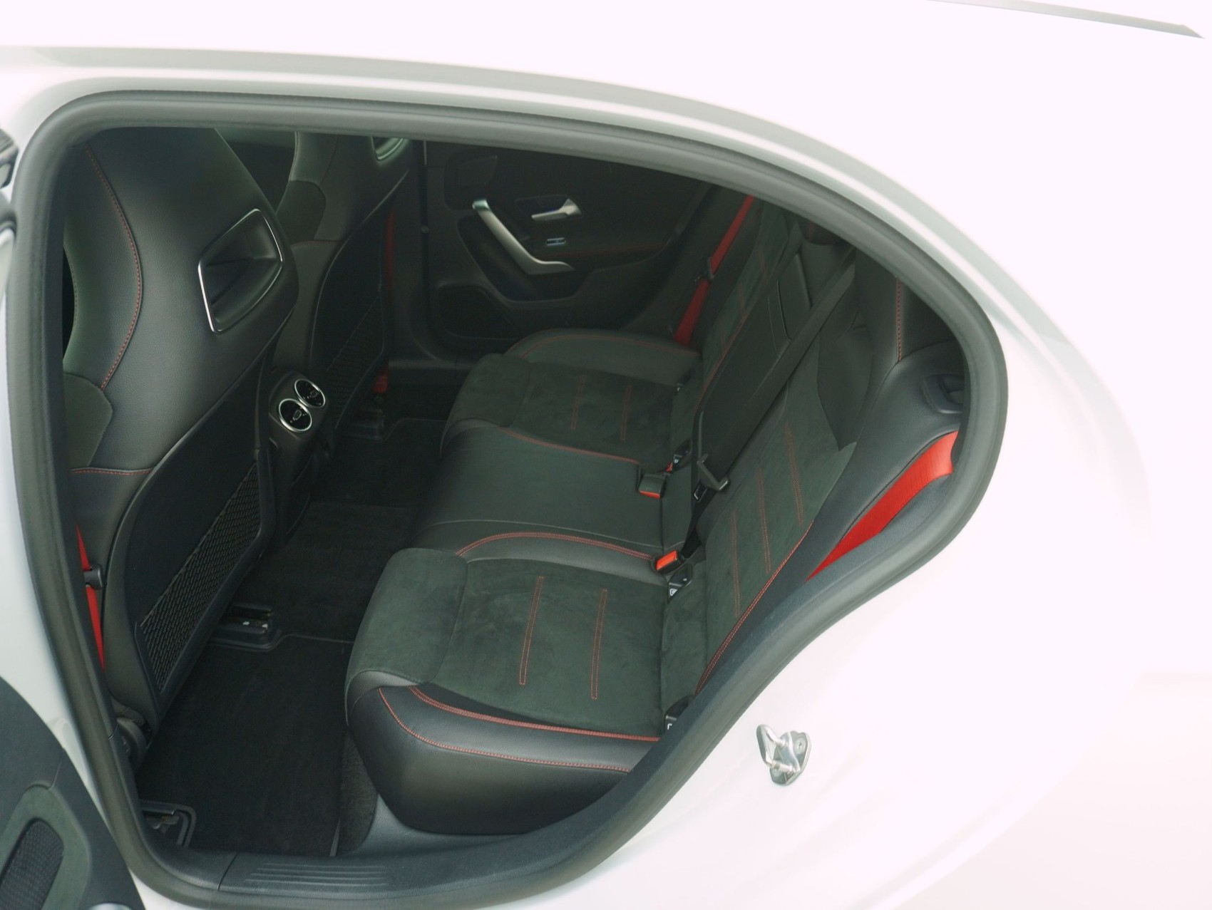 MERCEDES-BENZ A-Klasse A 35 AMG 4matic-image-10