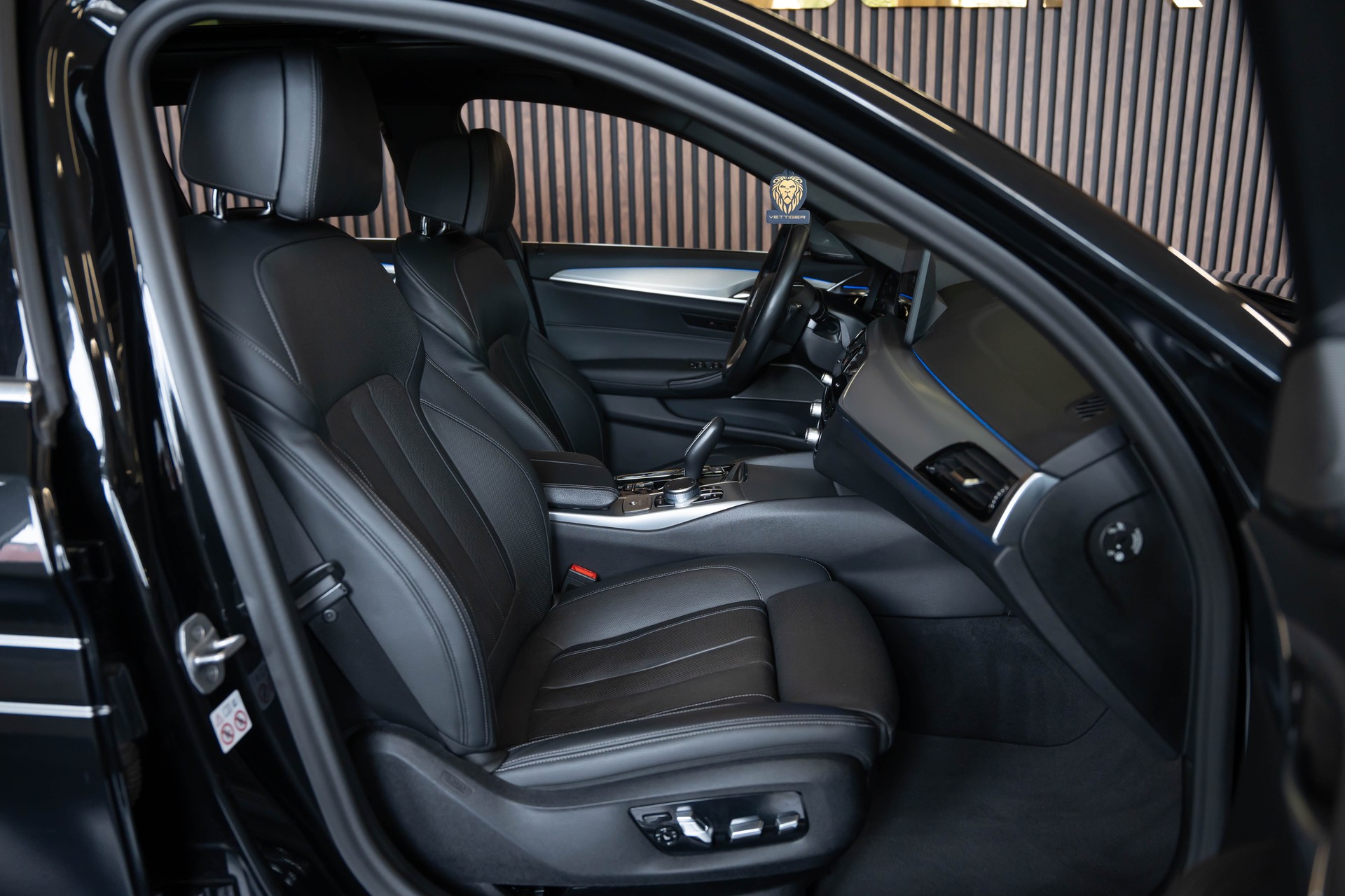 BMW-ALPINA D5 S Touring xDrive Switch-Tronic-image-17
