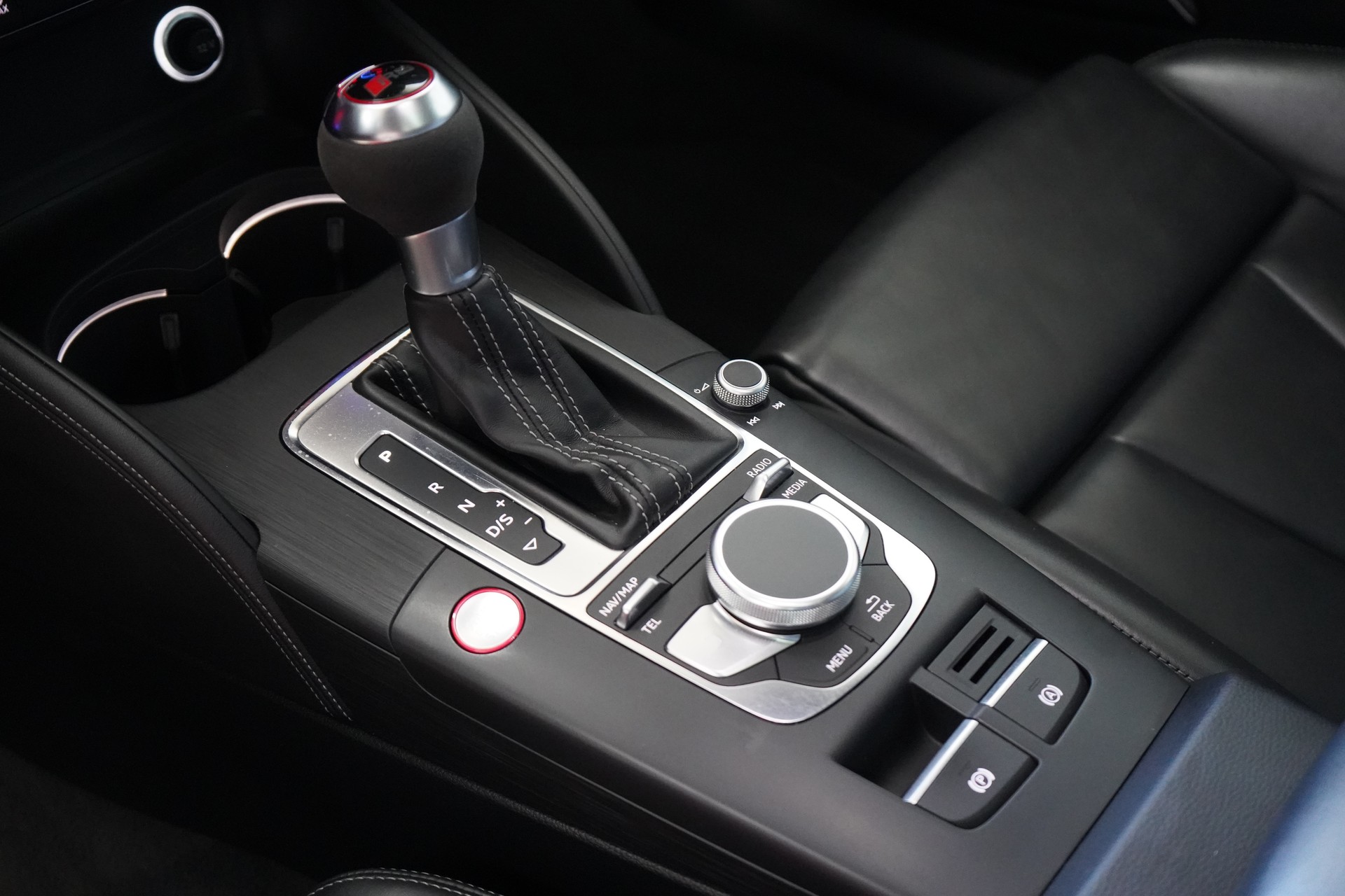 AUDI RS3 Sportback 2.5 TSI quattro S-tronic-image-19