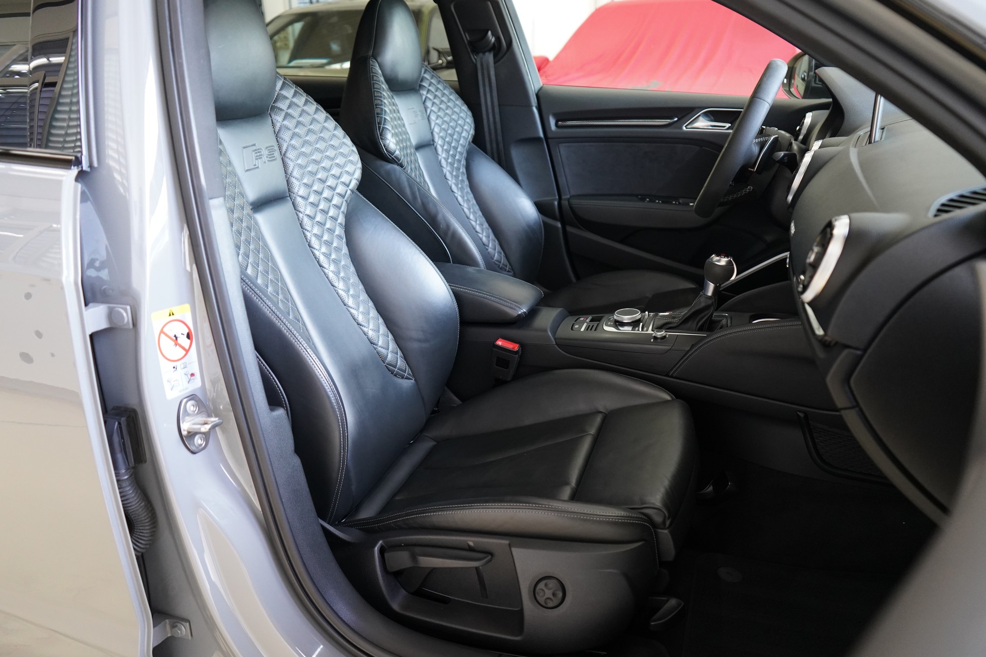 AUDI RS3 Sportback 2.5 TSI quattro S-tronic-image-30