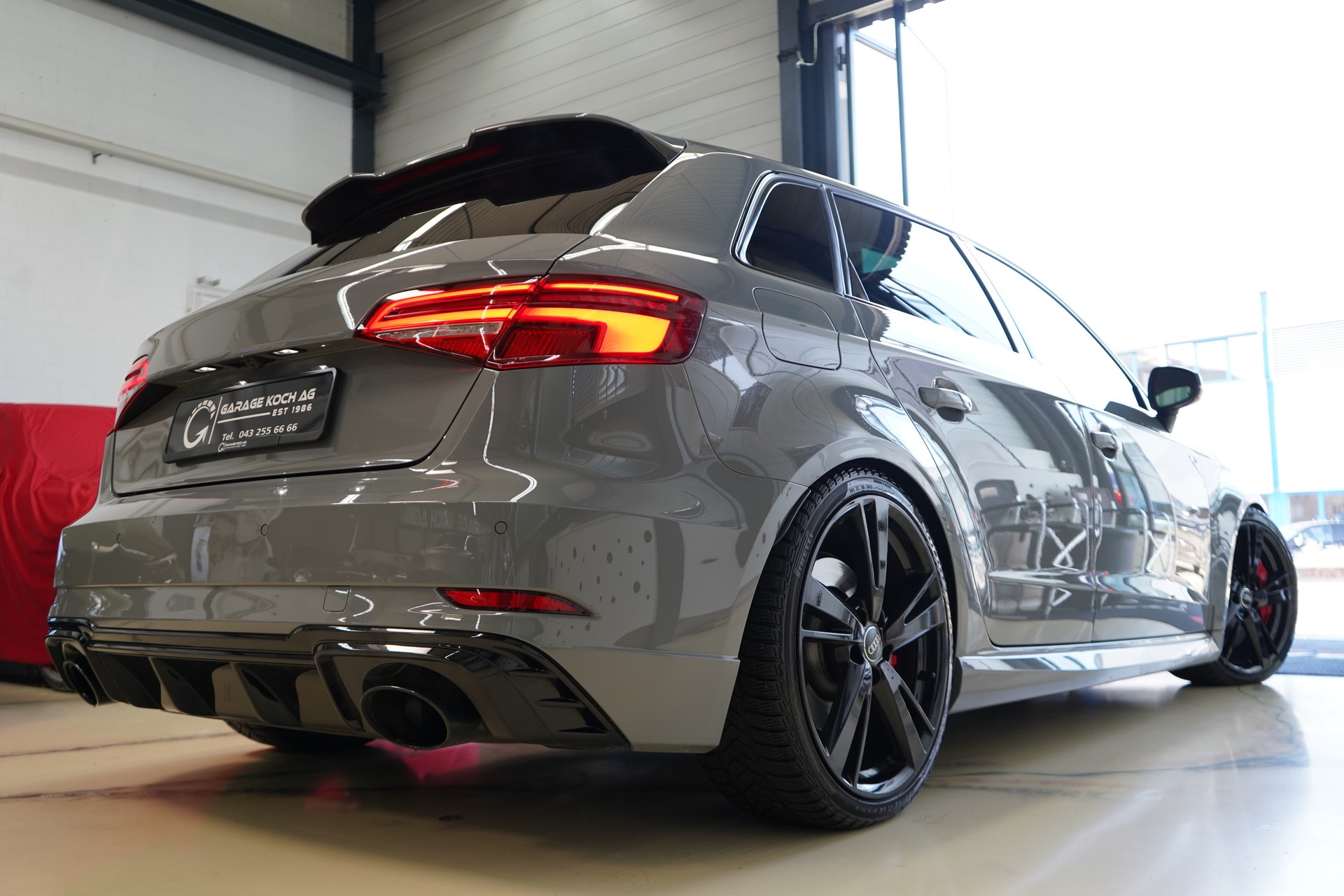 AUDI RS3 Sportback 2.5 TSI quattro S-tronic-image-9