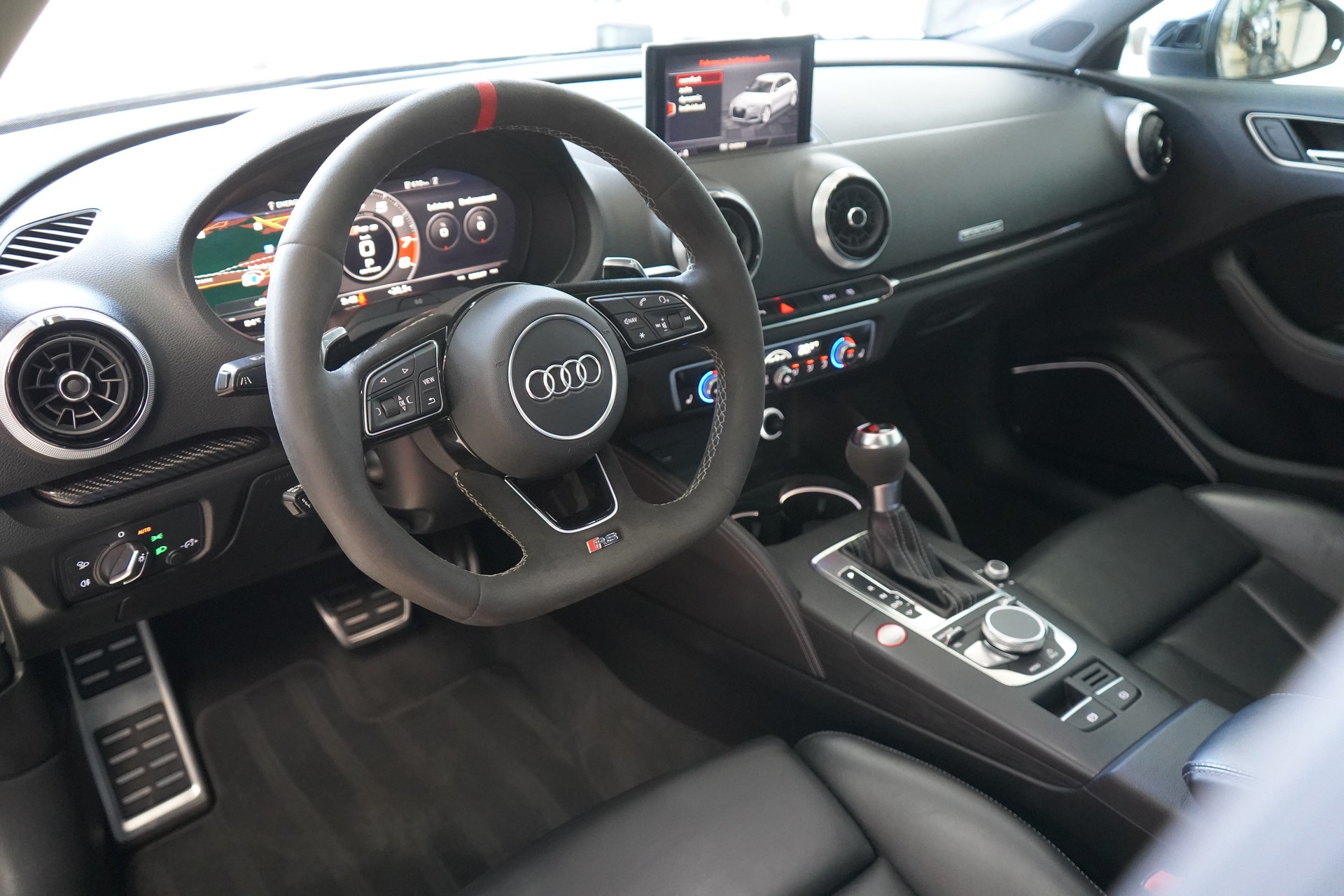 AUDI RS3 Sportback 2.5 TSI quattro S-tronic-image-16