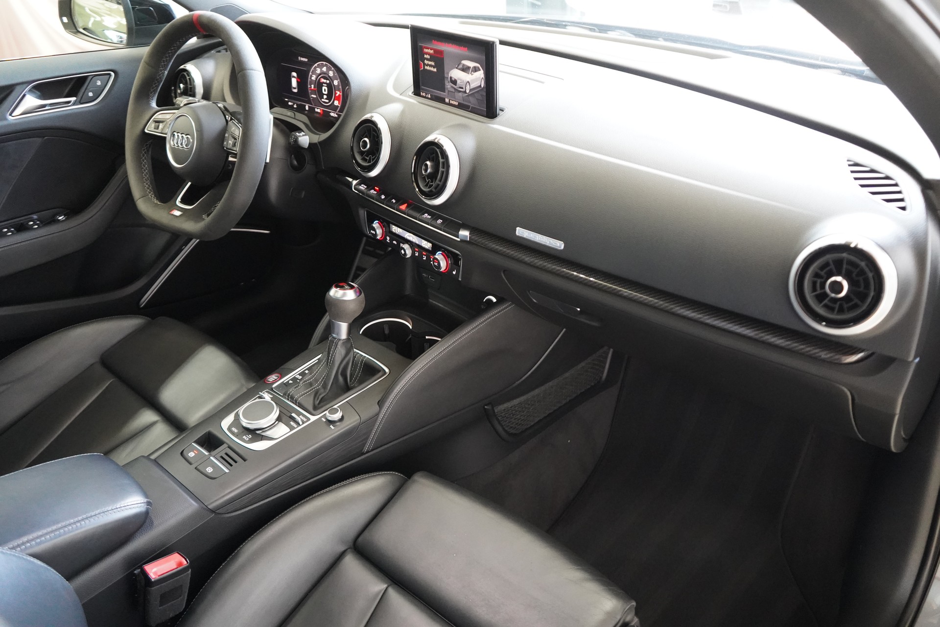 AUDI RS3 Sportback 2.5 TSI quattro S-tronic-image-27