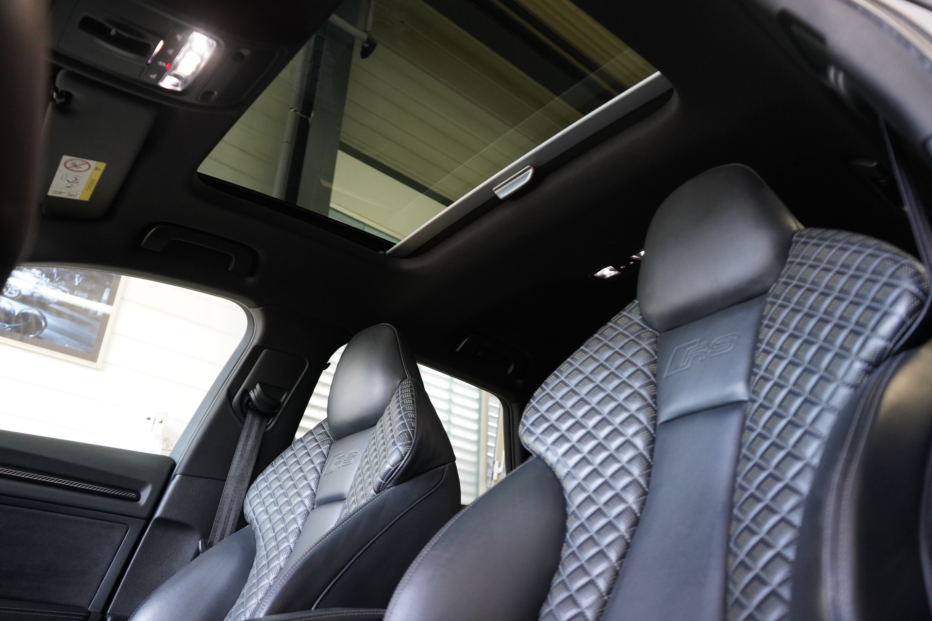 AUDI RS3 Sportback 2.5 TSI quattro S-tronic-image-25