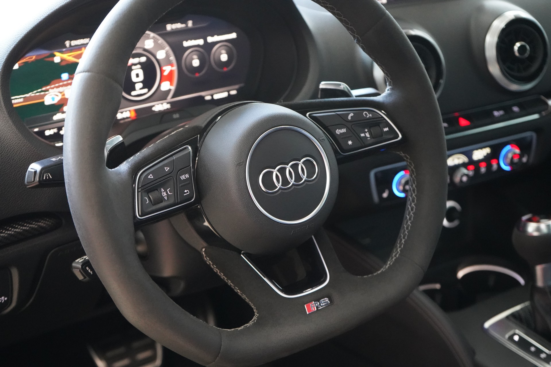 AUDI RS3 Sportback 2.5 TSI quattro S-tronic-image-17