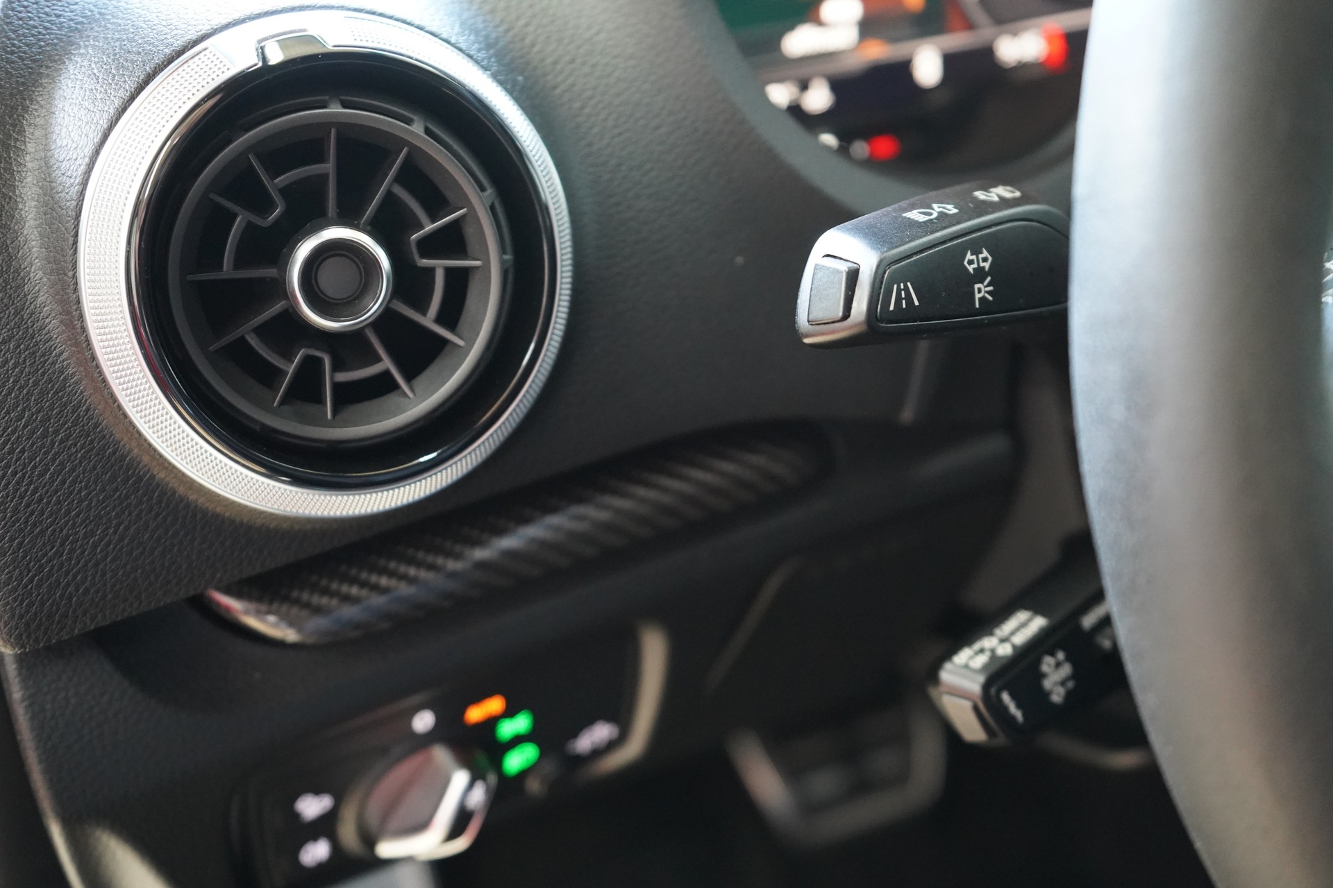 AUDI RS3 Sportback 2.5 TSI quattro S-tronic-image-23