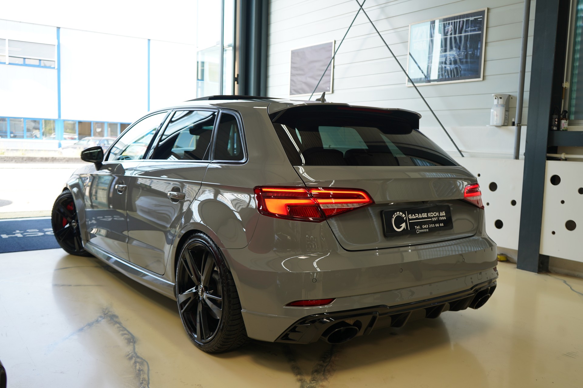AUDI RS3 Sportback 2.5 TSI quattro S-tronic-image-4