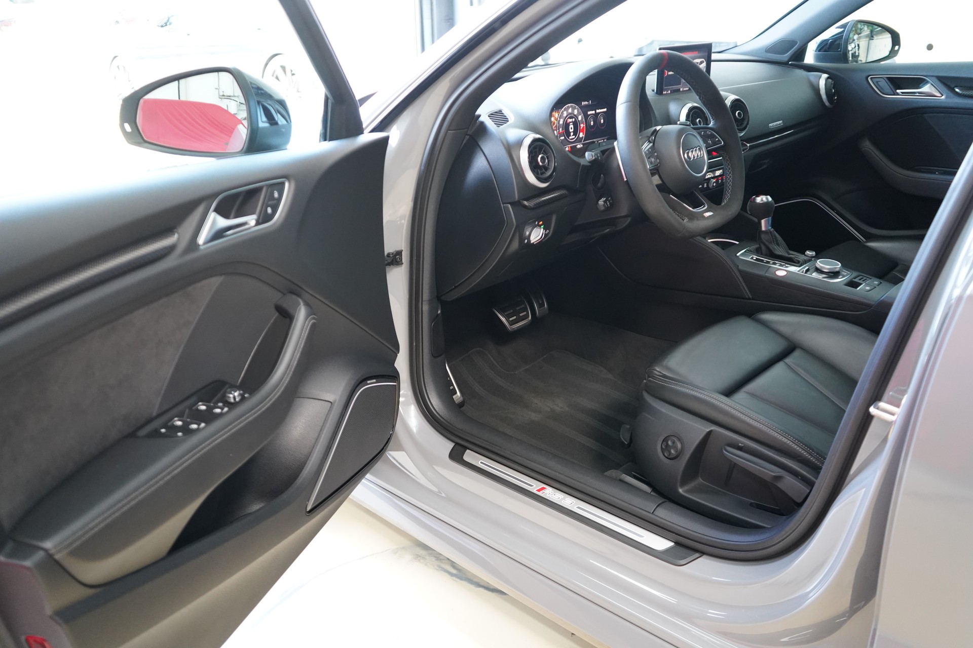 AUDI RS3 Sportback 2.5 TSI quattro S-tronic-image-15