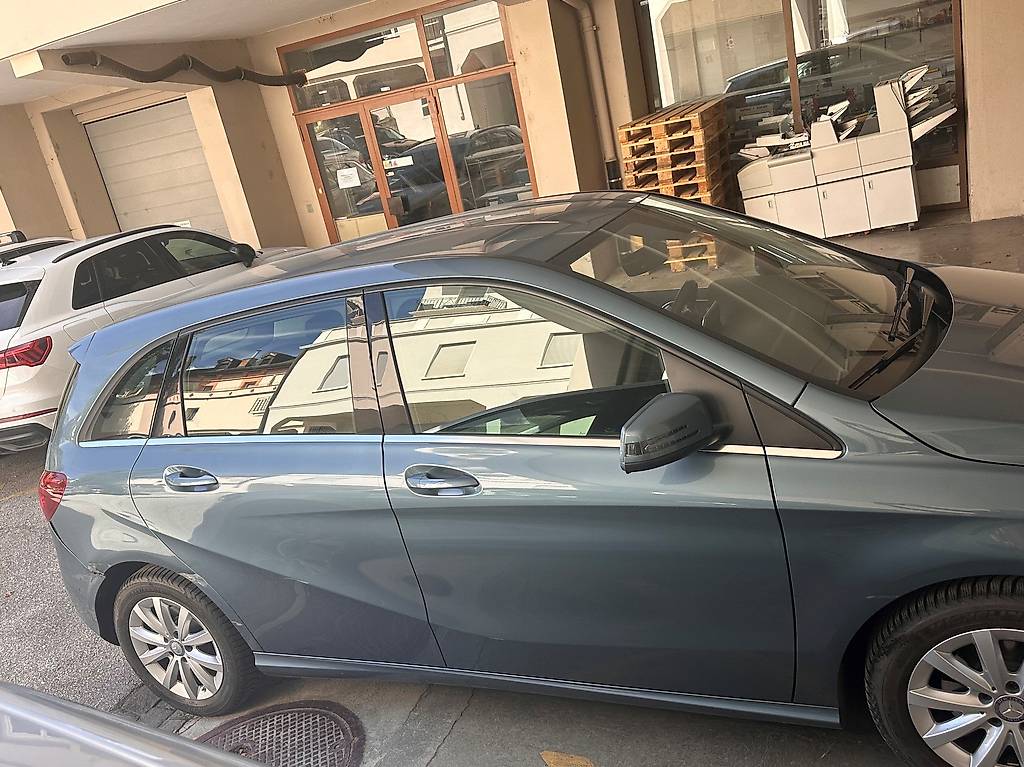 MERCEDES-BENZ B 180-image-3