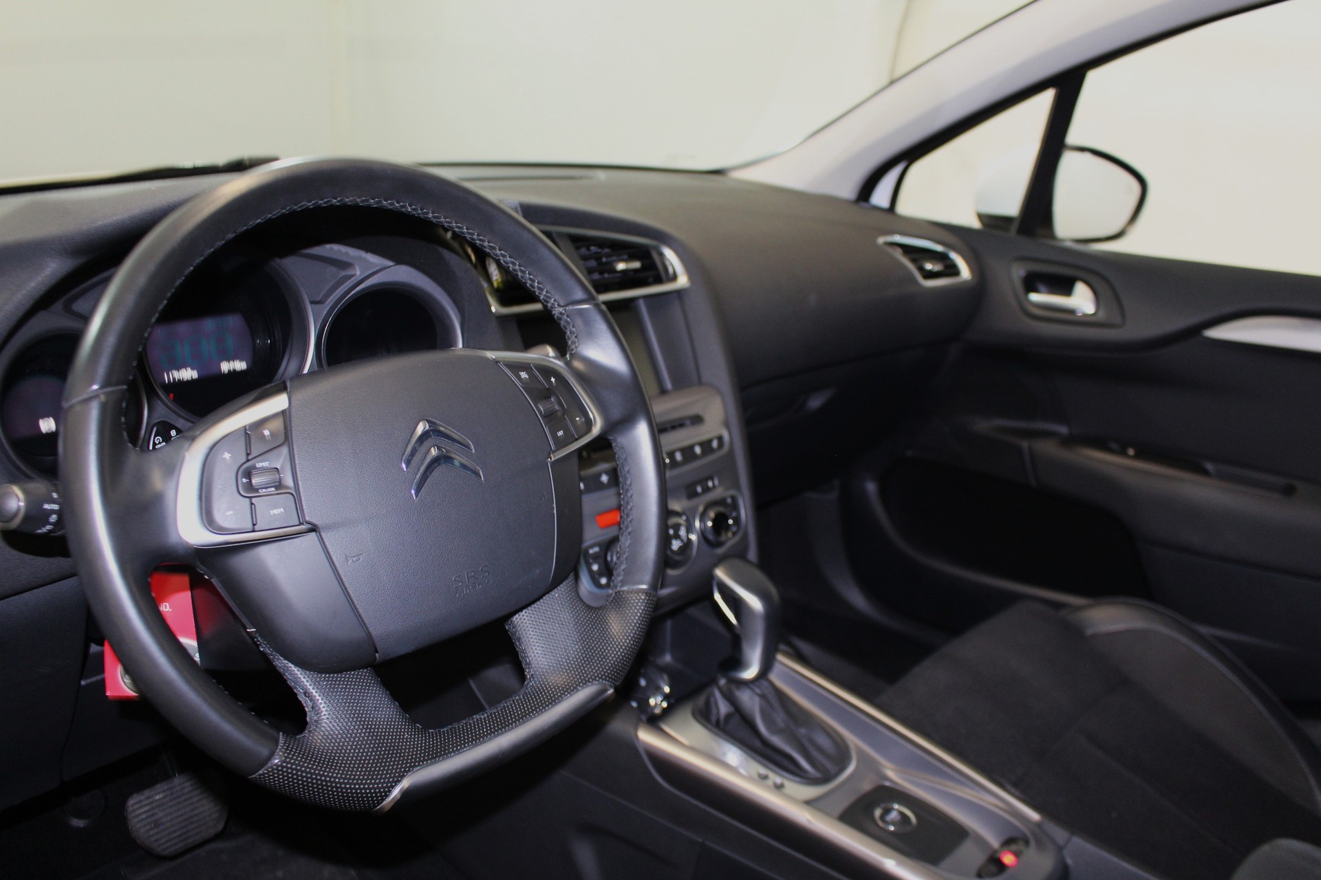 CITROEN C4 1.6 BlueHDi 120 Shine-image-11