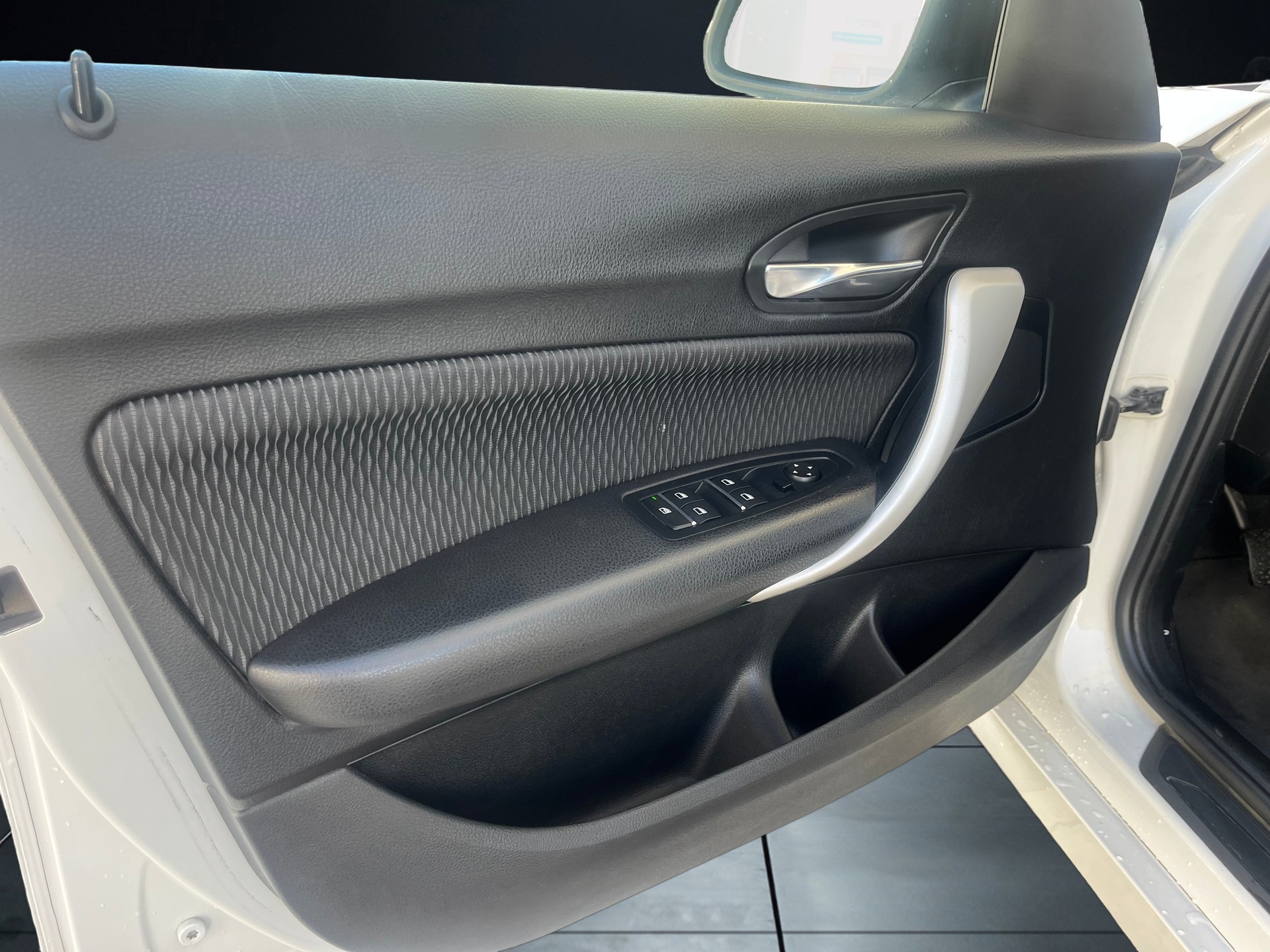 BMW 118d xDrive-image-4