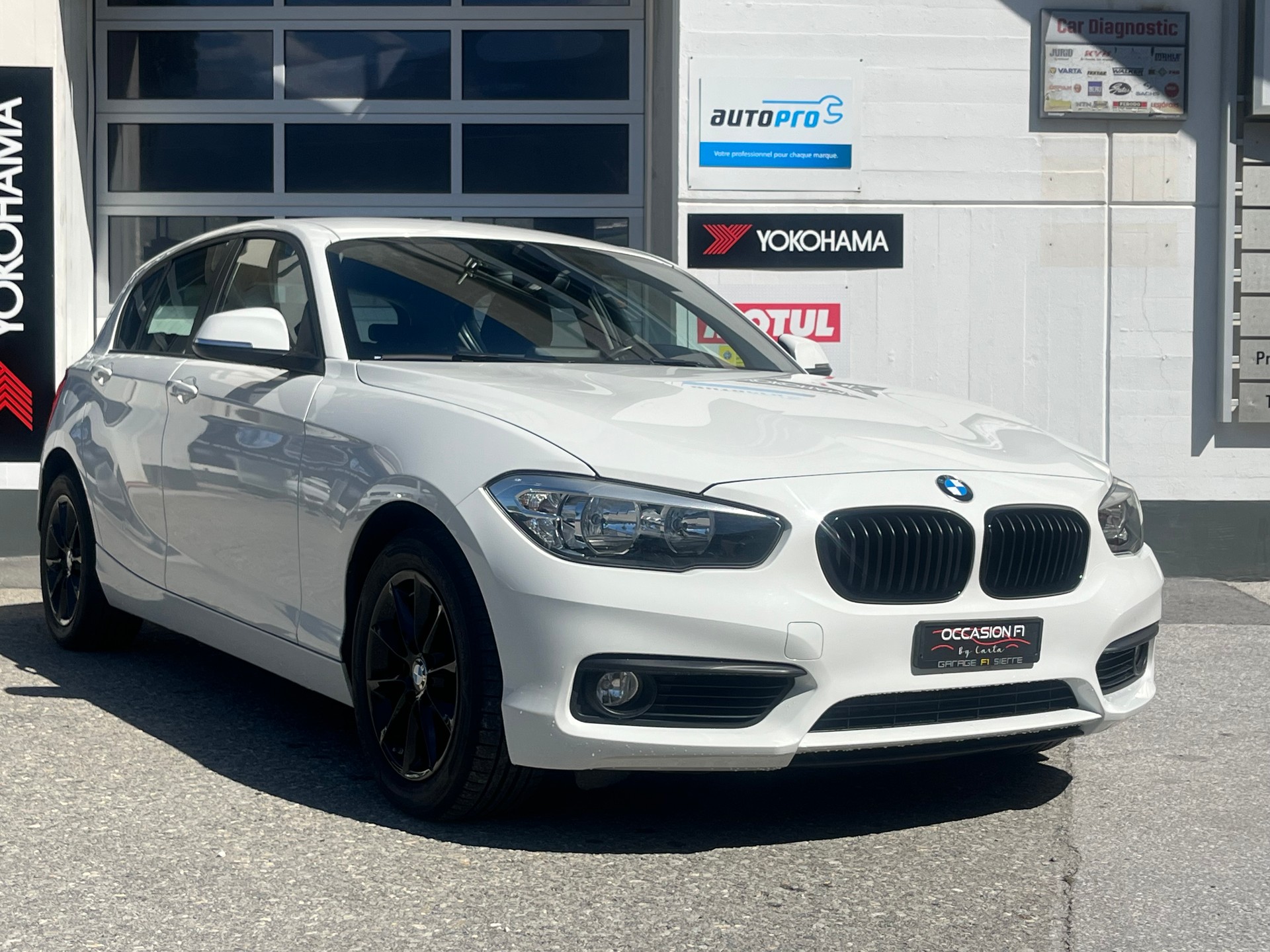BMW 118d xDrive-showroom-element-1