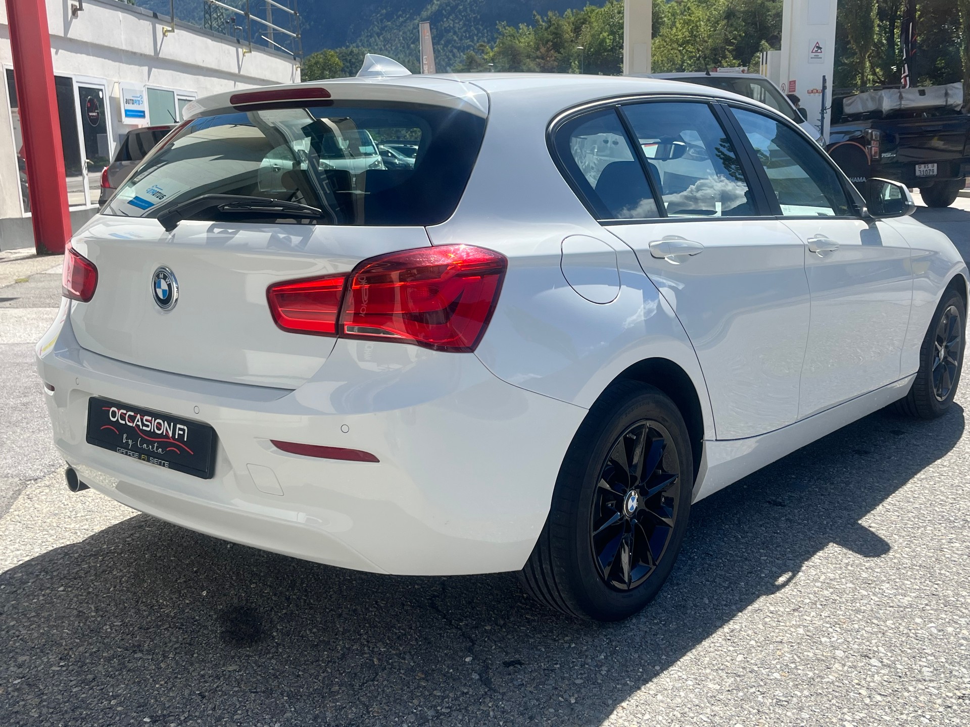 BMW 118d xDrive-image-7