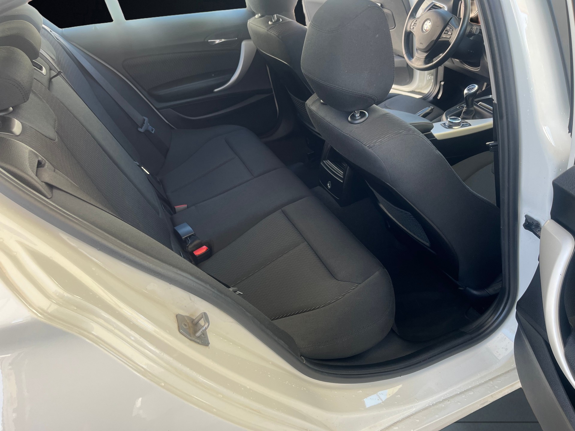 BMW 118d xDrive-image-10