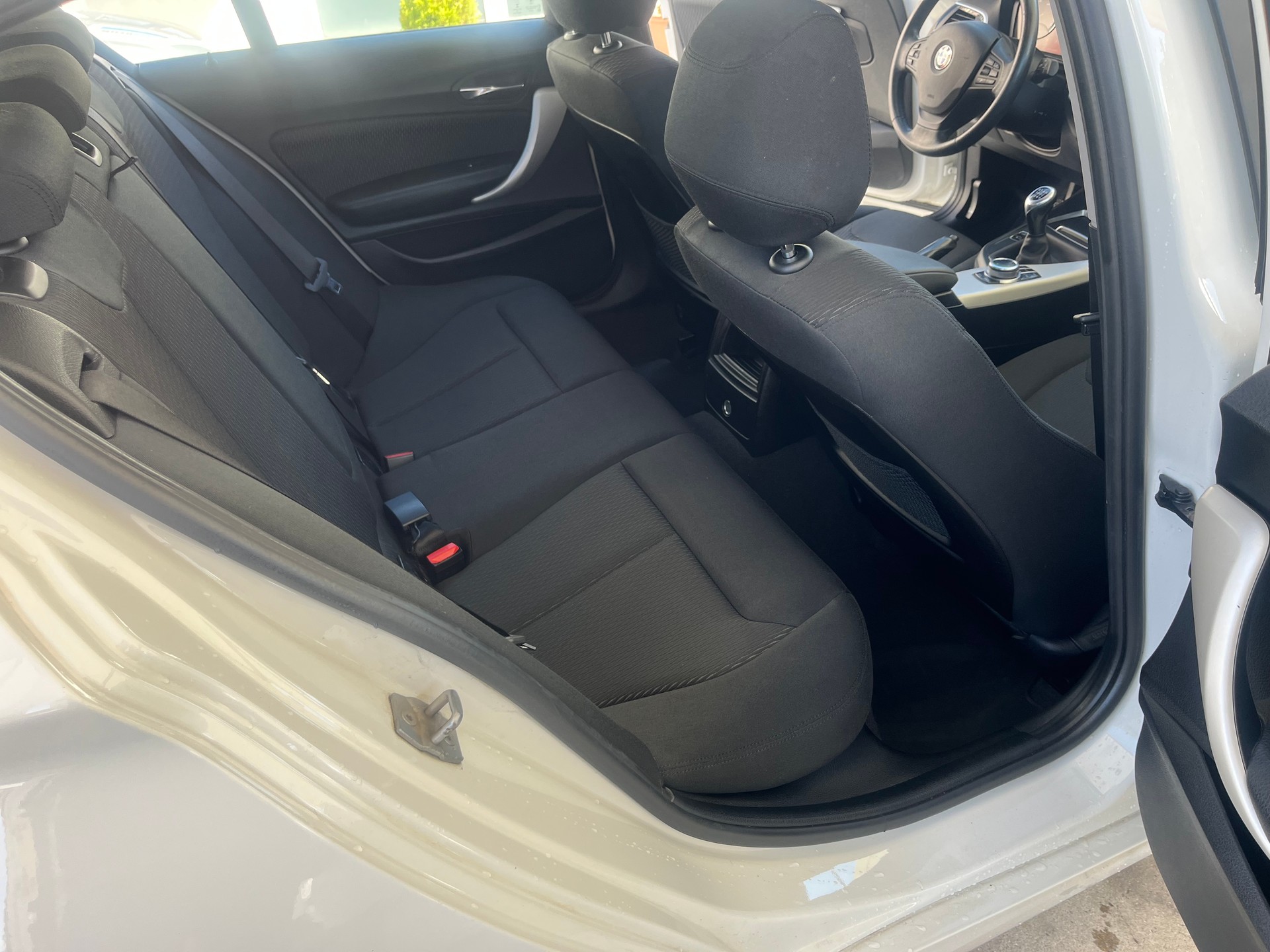BMW 118d xDrive-image-10