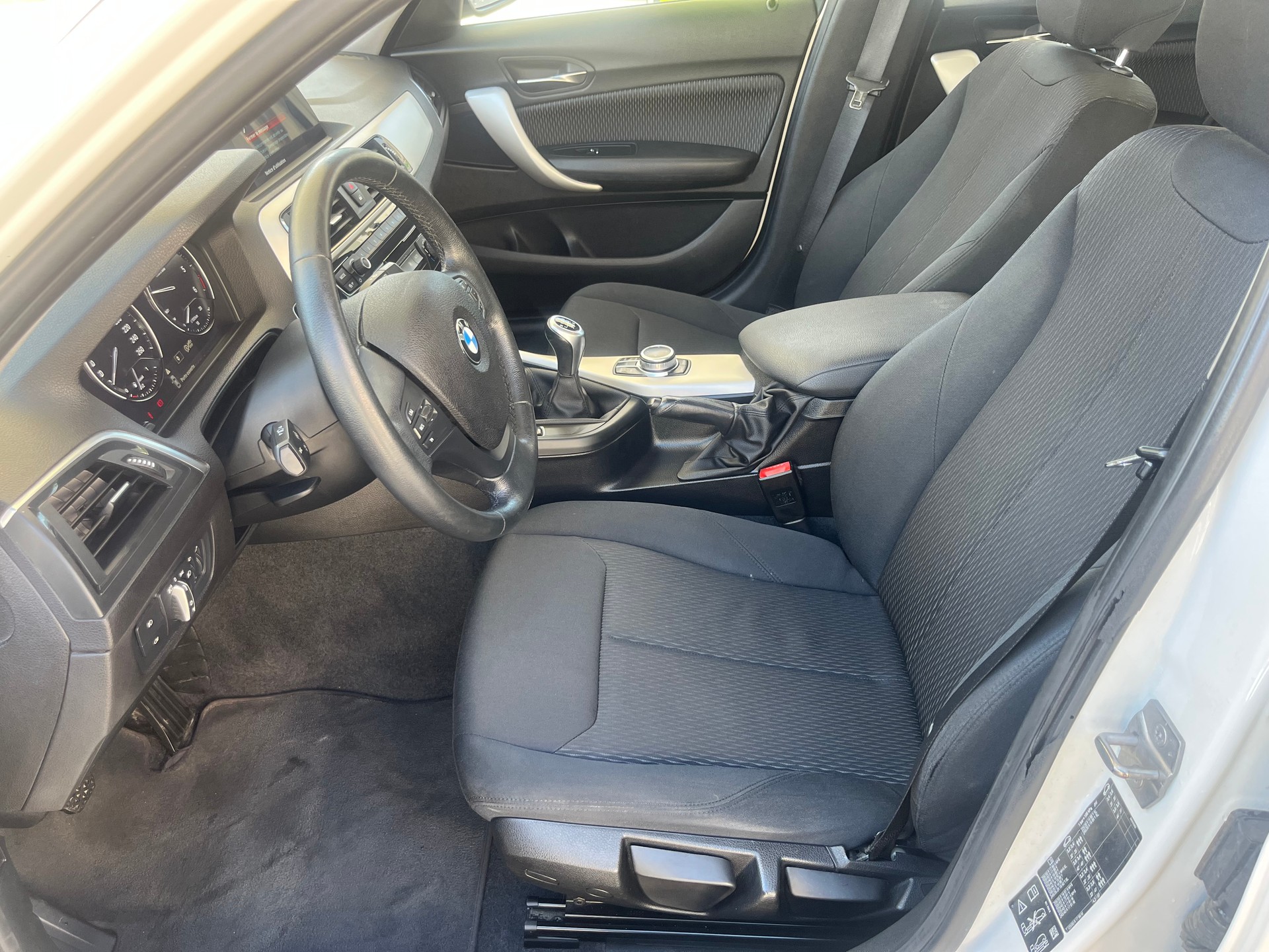 BMW 118d xDrive-showroom-element-3