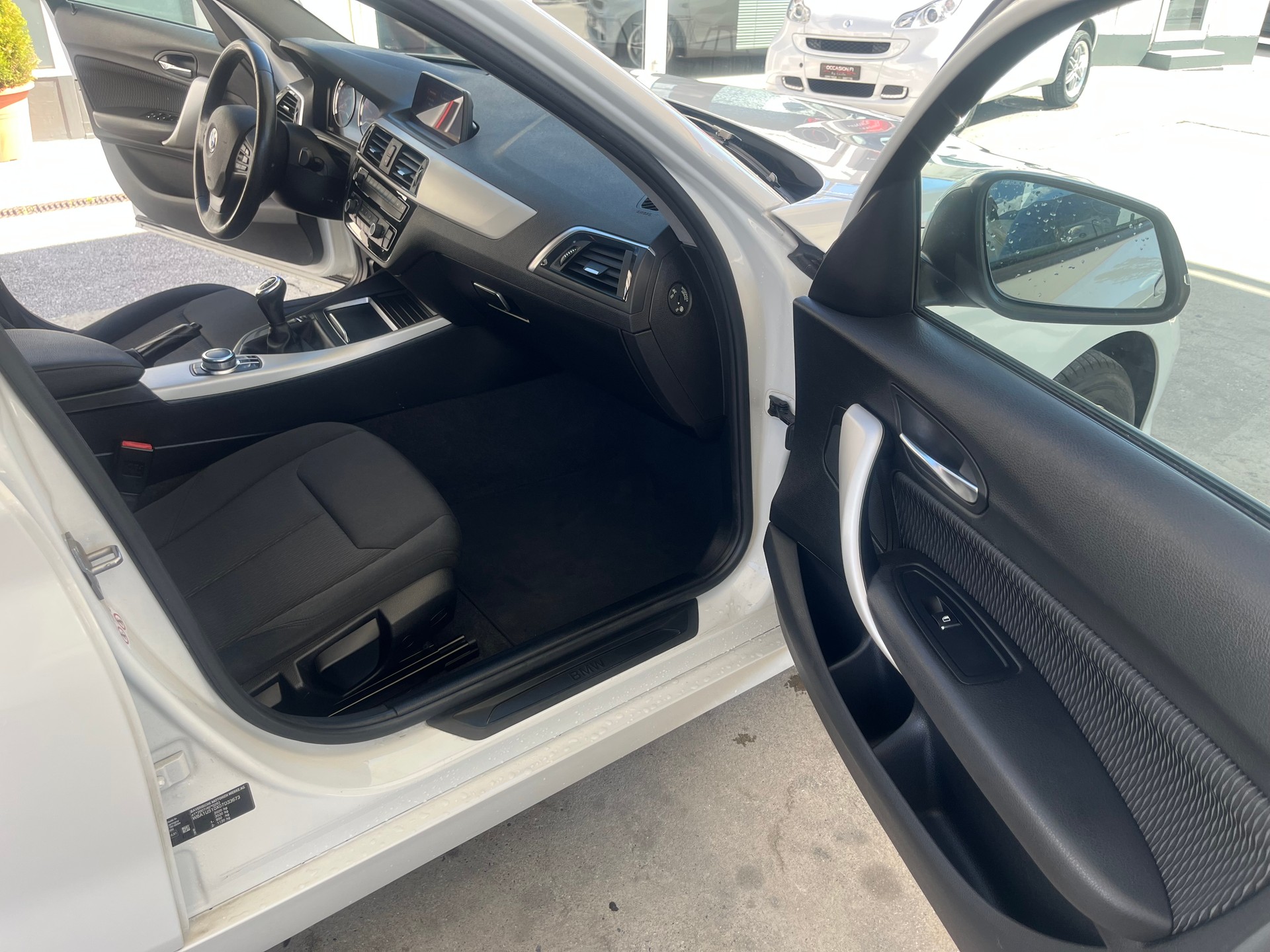 BMW 118d xDrive-image-6