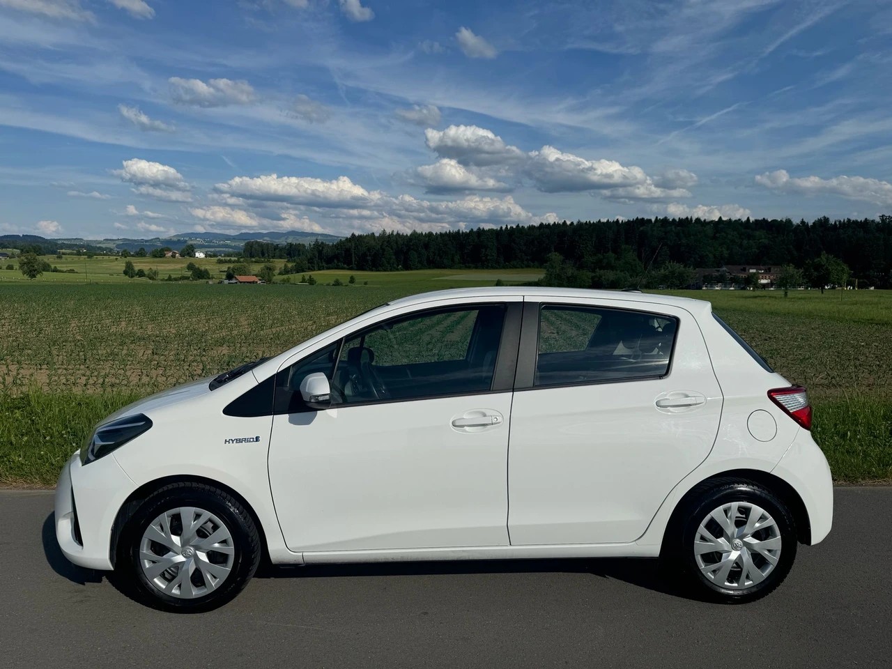 TOYOTA Yaris 1.5 VVT-i Hybrid Comfort e-CVT-image-2