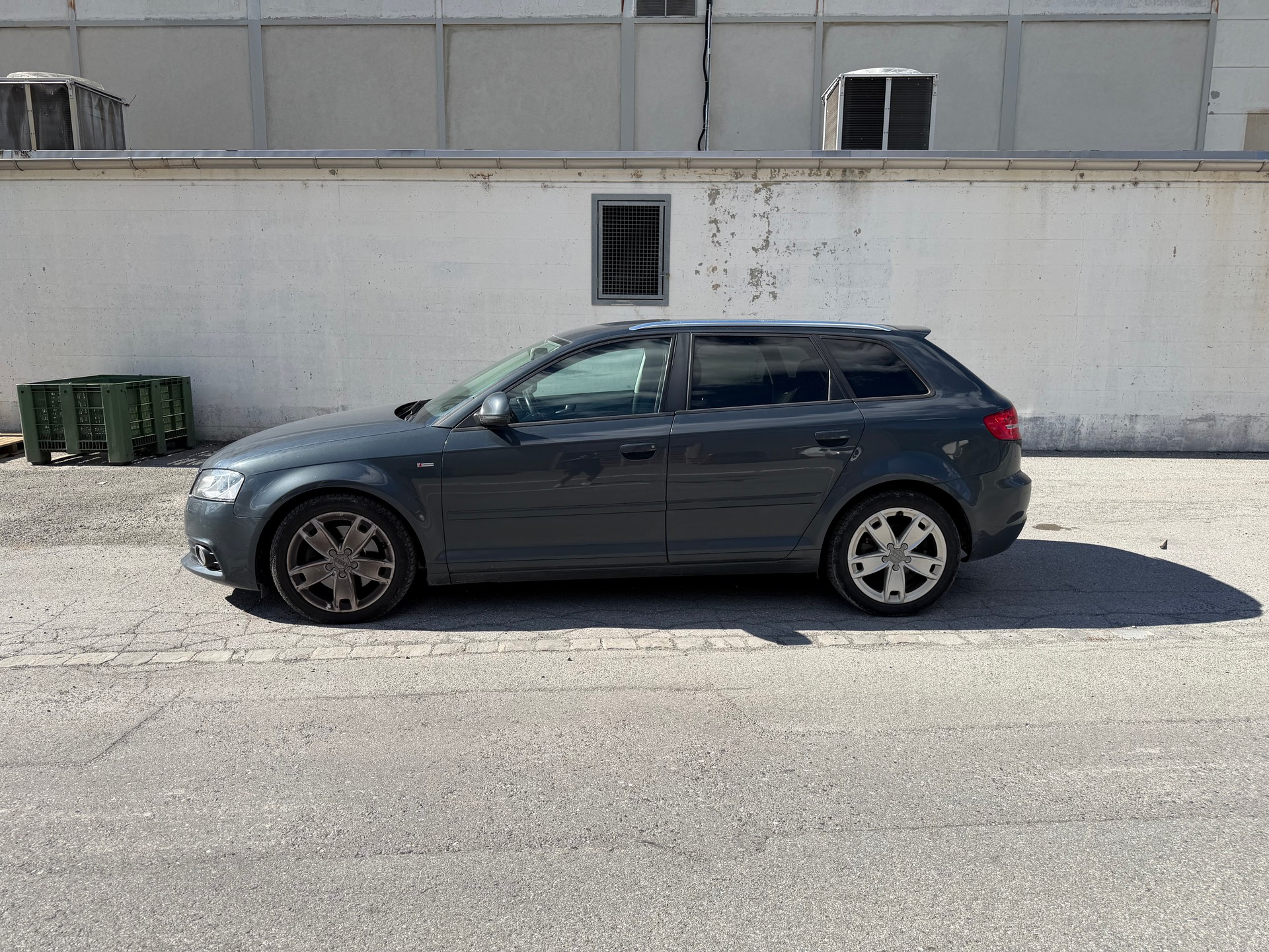 AUDI A3 Sportback 2.0 TFSI Ambiente quattro S-tronic-image-1